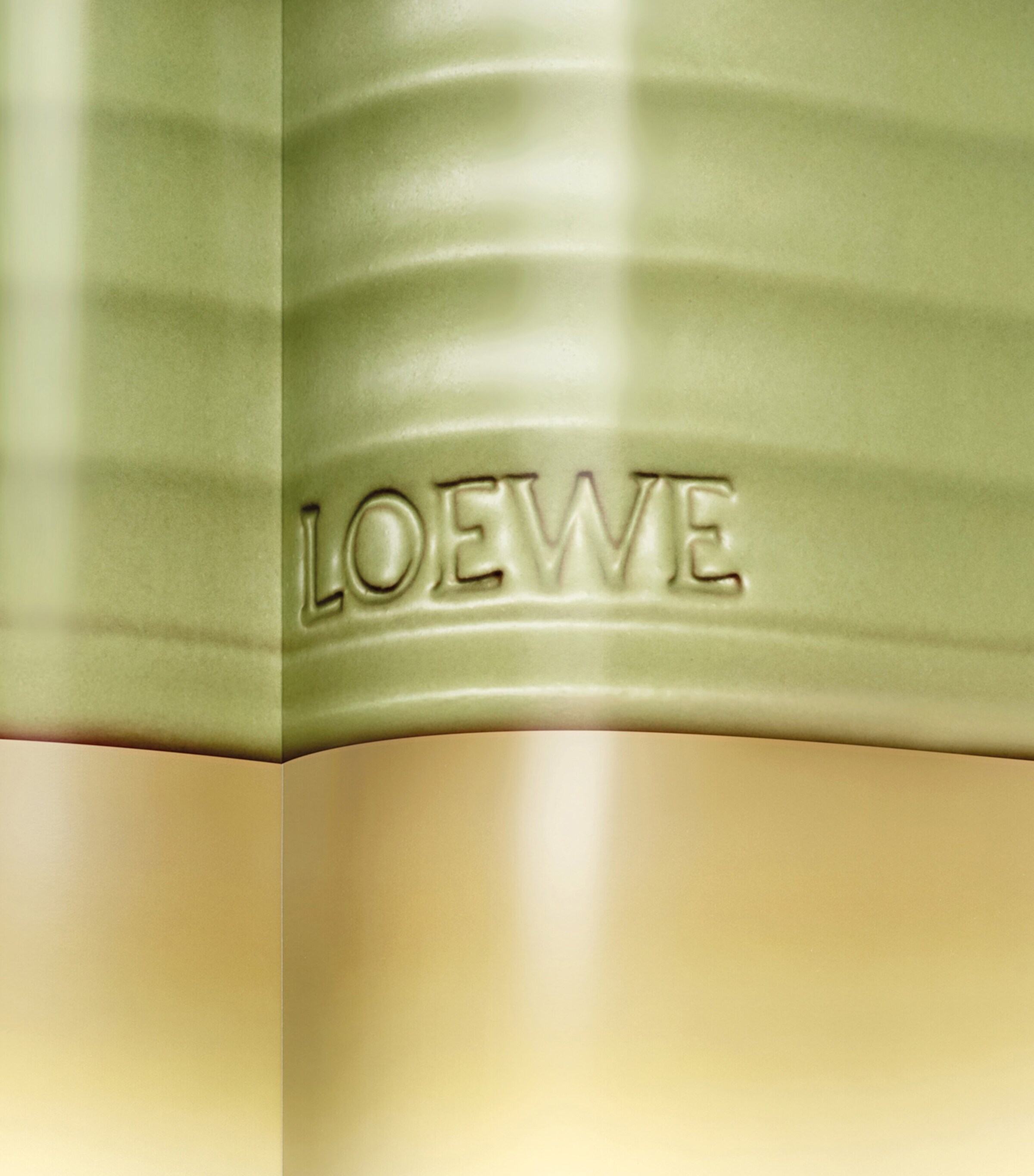 LOEWE Perfumes Medium Pistachio Candle Image 4