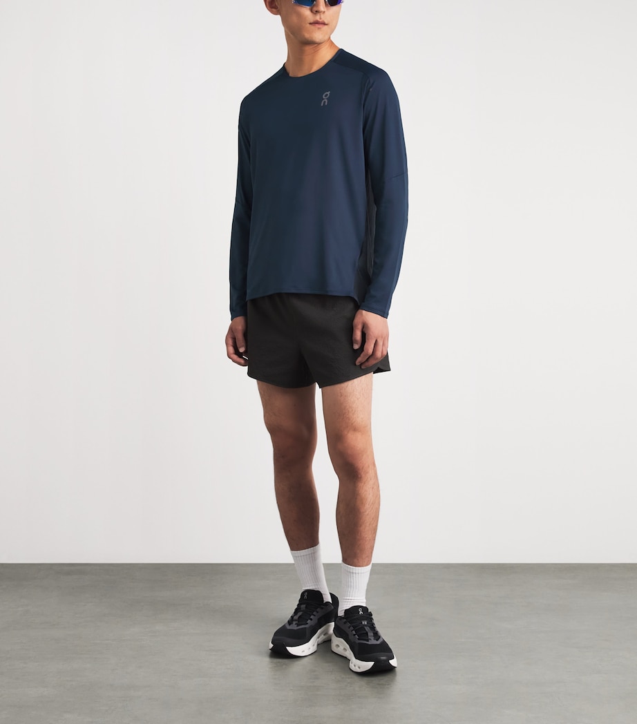 On Mens Performance Long-Sleeve Running T-Shirt Navy | Black Image 2