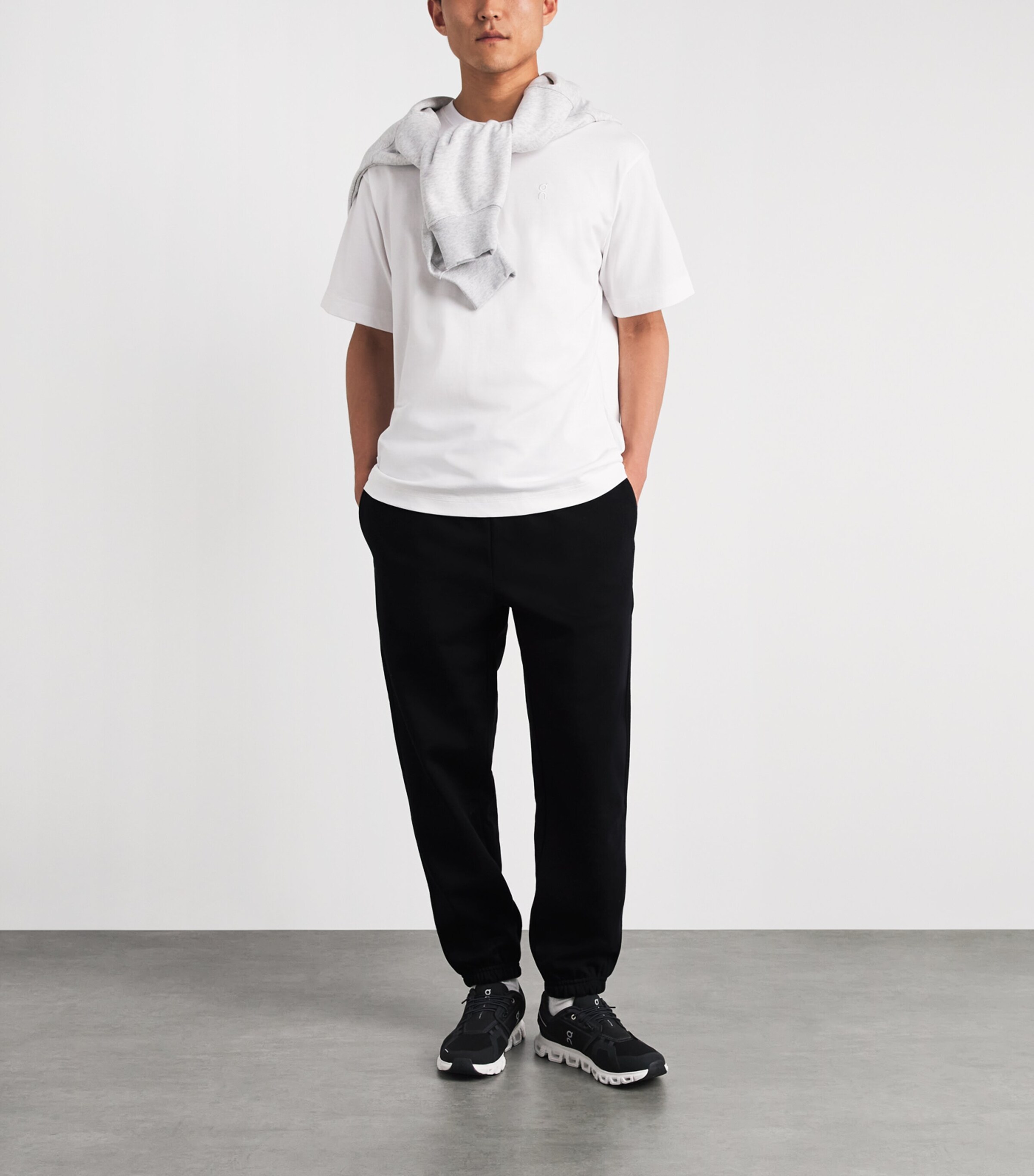 On Mens Club Collective Sweatpants Black Image 2