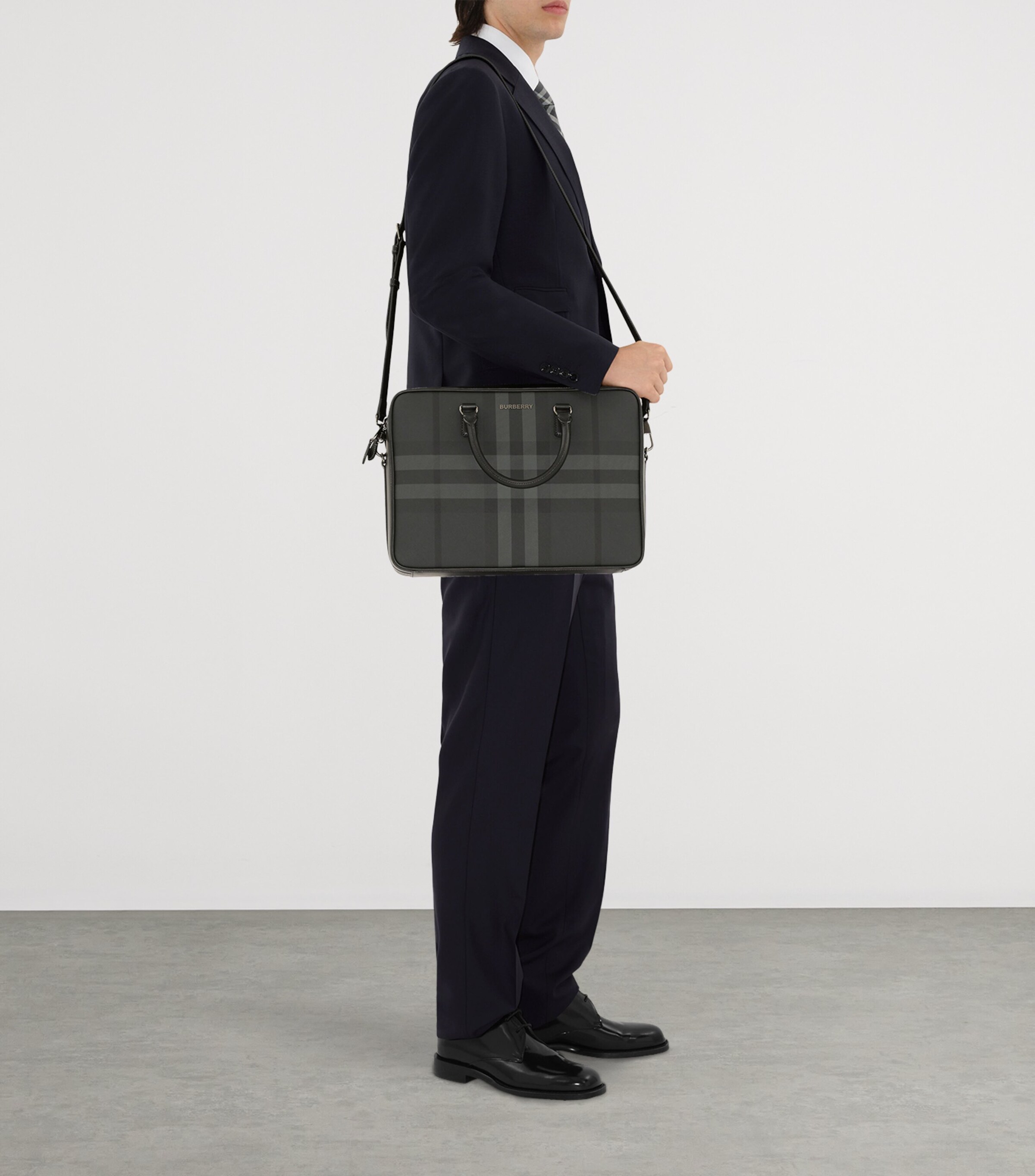 ✨️新品未使用✨️素敵✨️BURBERRY エナメル ケース ブラック Burberry Black Ainsworth Briefcase | Harrods US