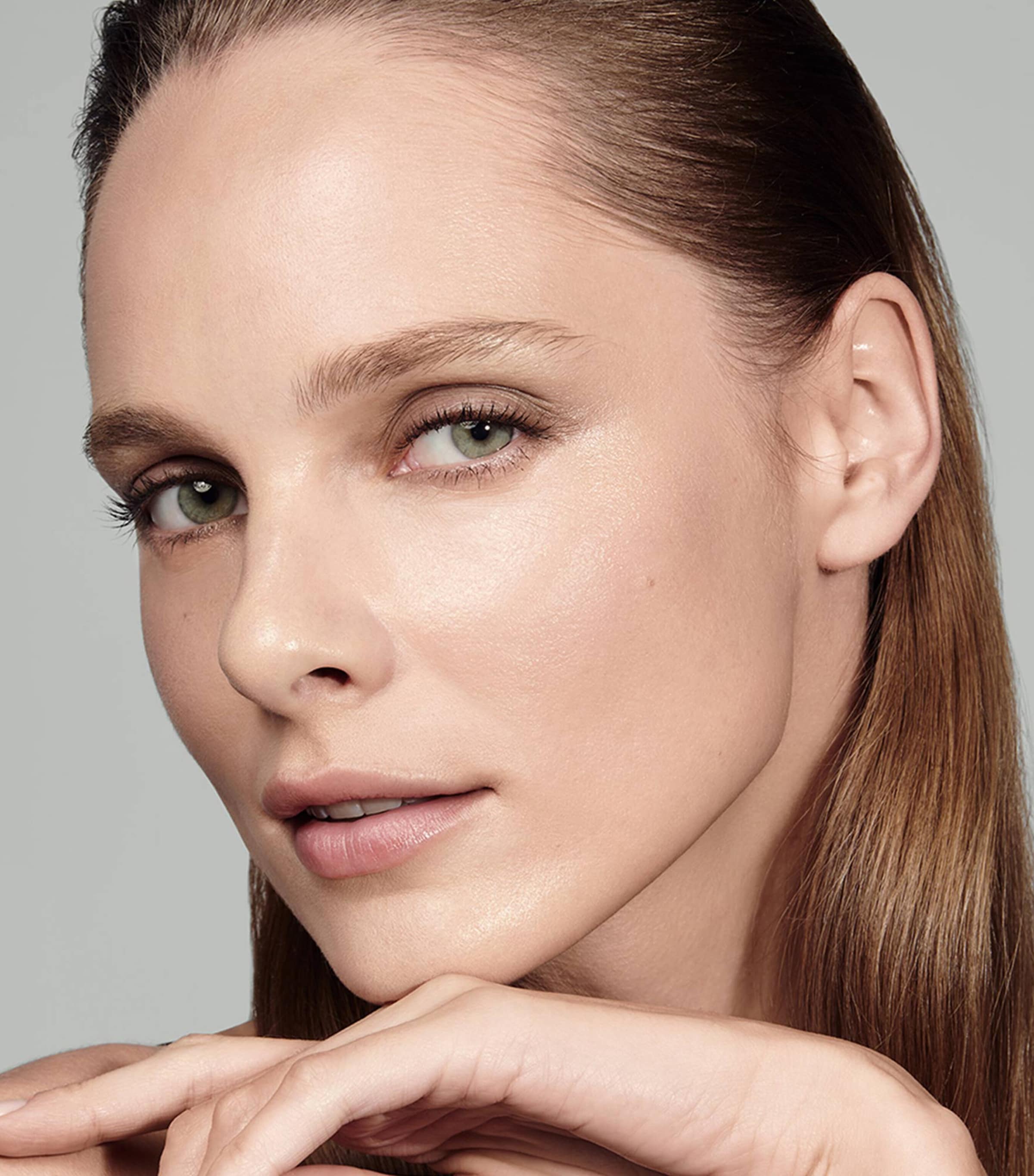 Futurist Hydra Rescue Moisturising Foundation SPF 45 1W2 SAND Image 3