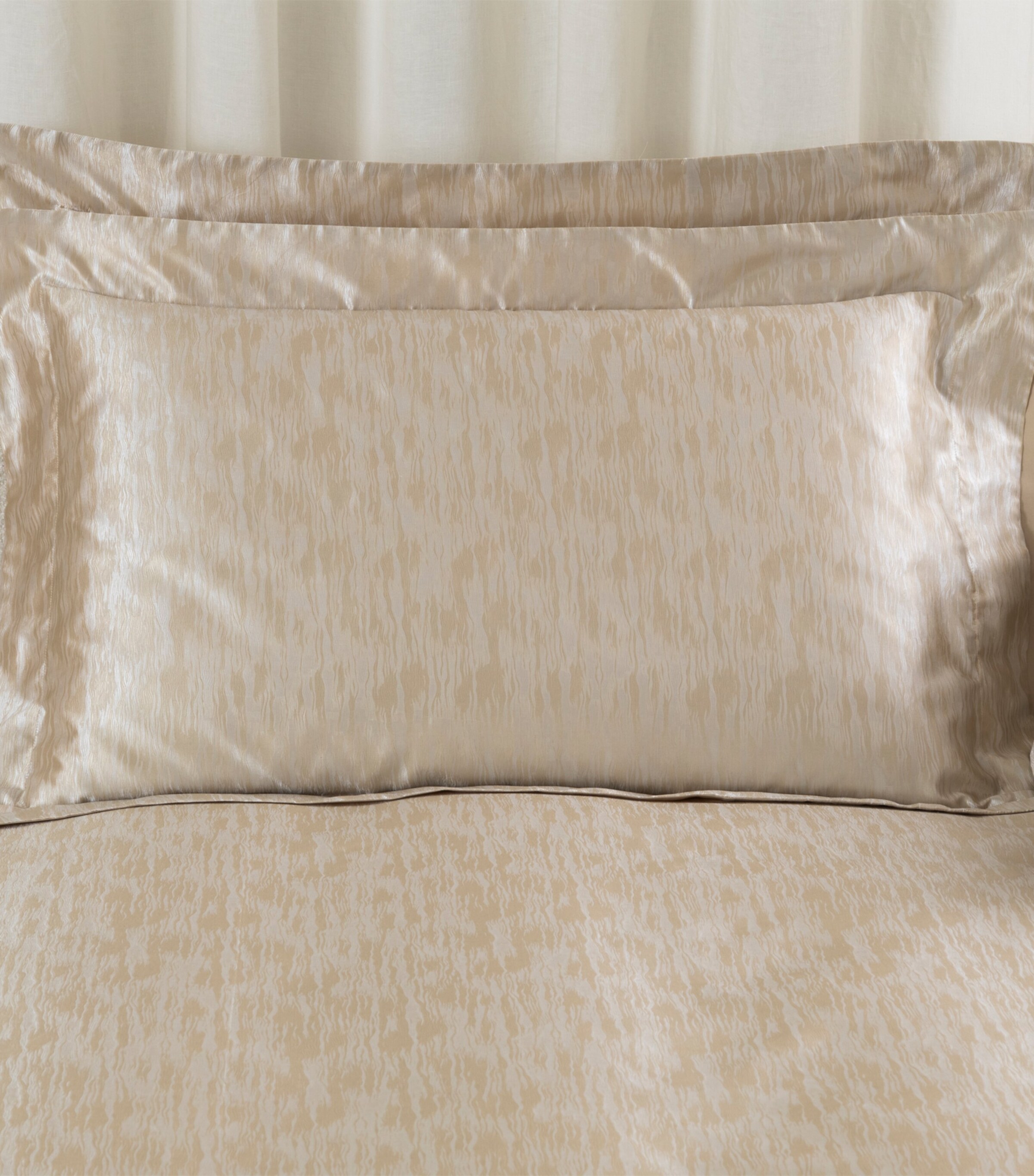 Frette Silk Luxury Sway Oxford Pillowcase (51cm x 71cm) Milk/golden B Image 1