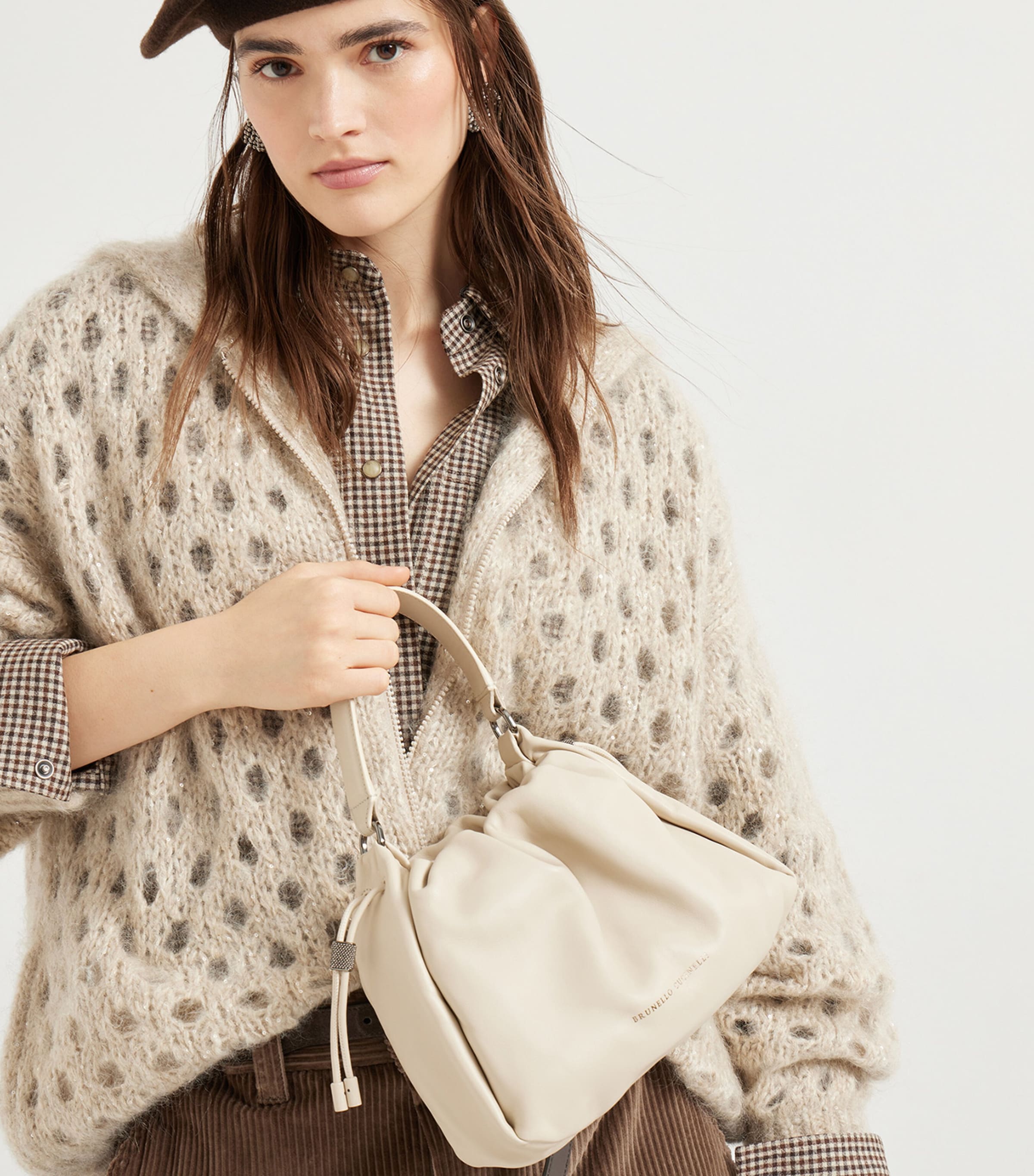 Small Leather Mellow Bucket Bag C8905 Image 2