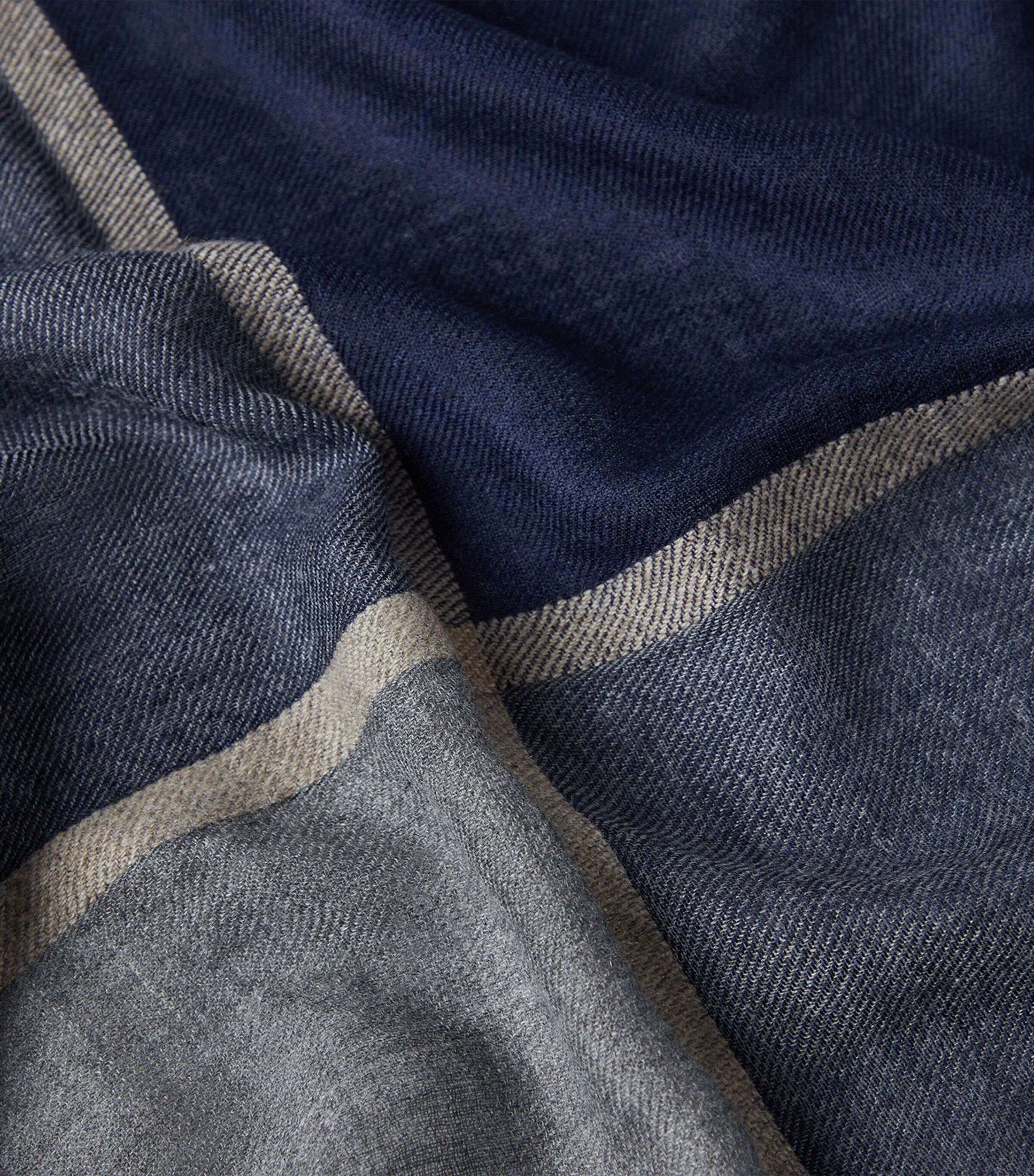 Cashmere-Silk Colour-Block Scarf CU929 Image 4