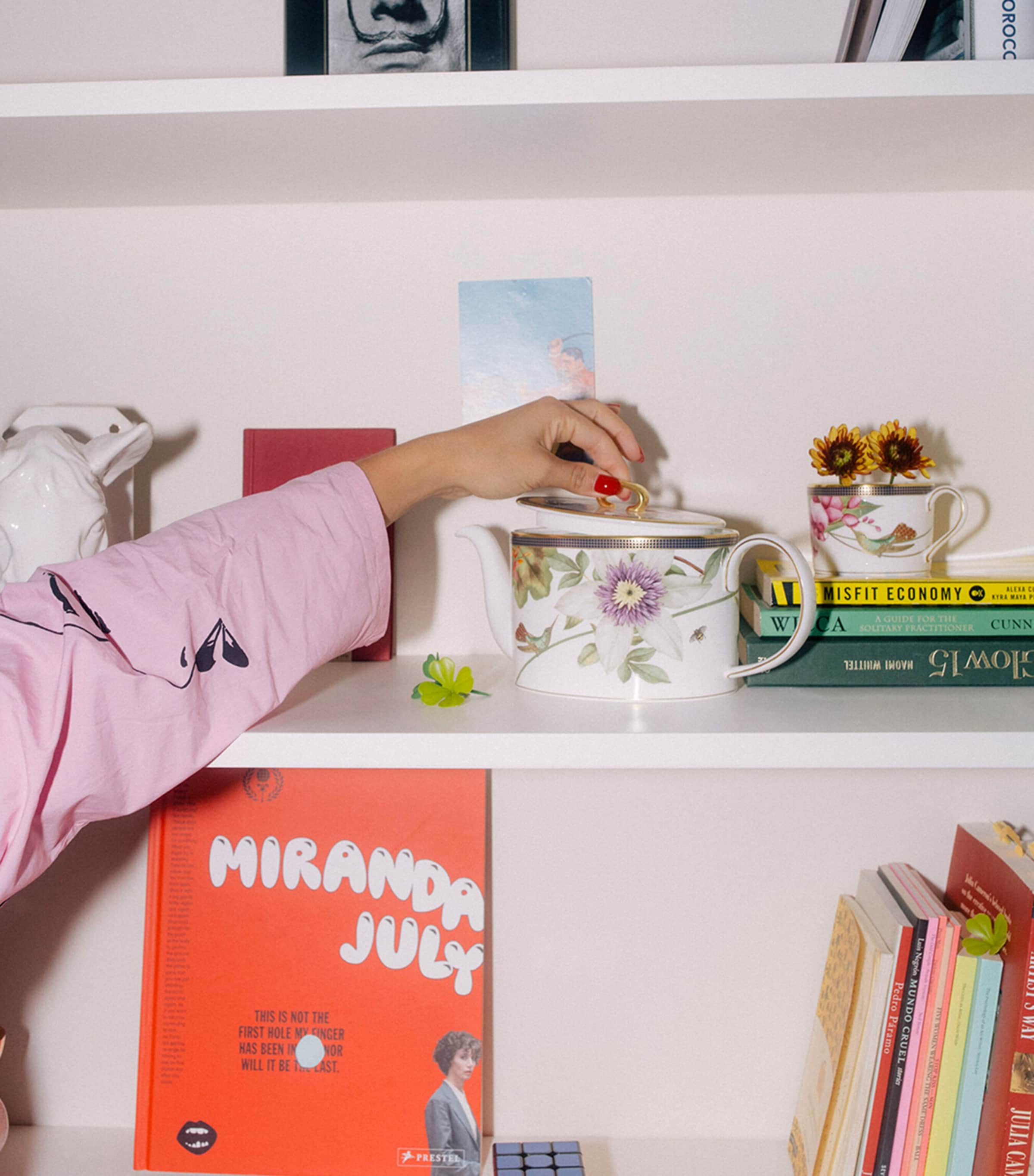 Hummingbird Teacup and Saucer MULTI Image 3