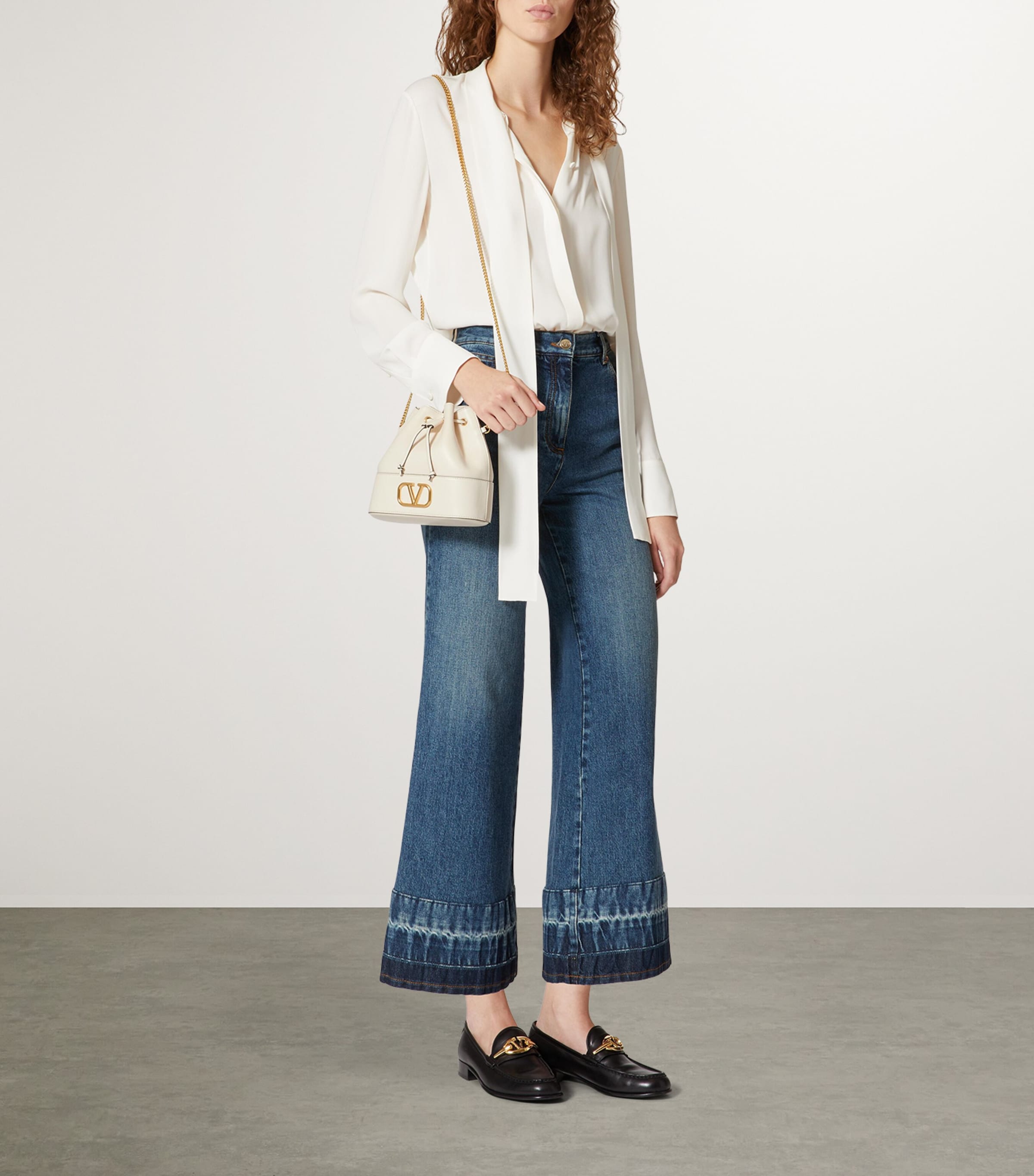 Leather VLogo Bucket Bag I16 Image 2