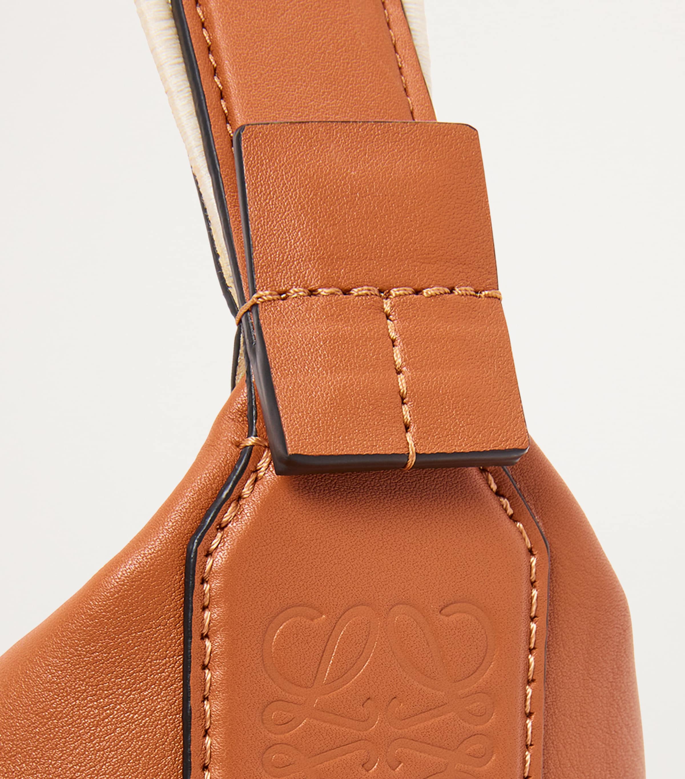 【24SS】LOEWE Small Cubi キュービィ バッグ ショルダー レザー ロエベ LOEWE LOEWE ショルダーバッグ CUBI キュービィ