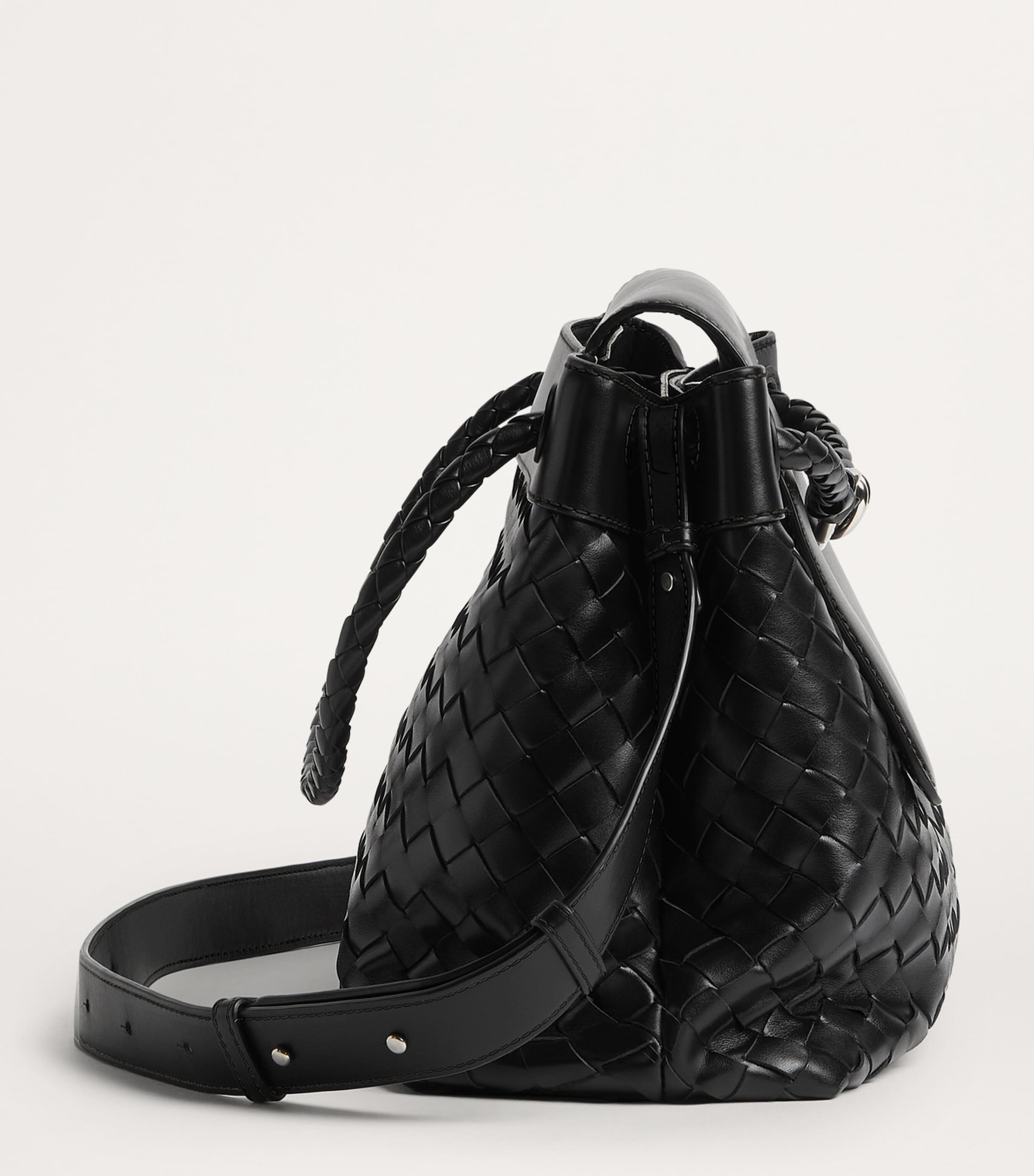 ショルダーバッグ BOTTEGA VENETA ANDIAMO MESSENGER Andiamo Knot Small leather messenger bag in brown - Bottega