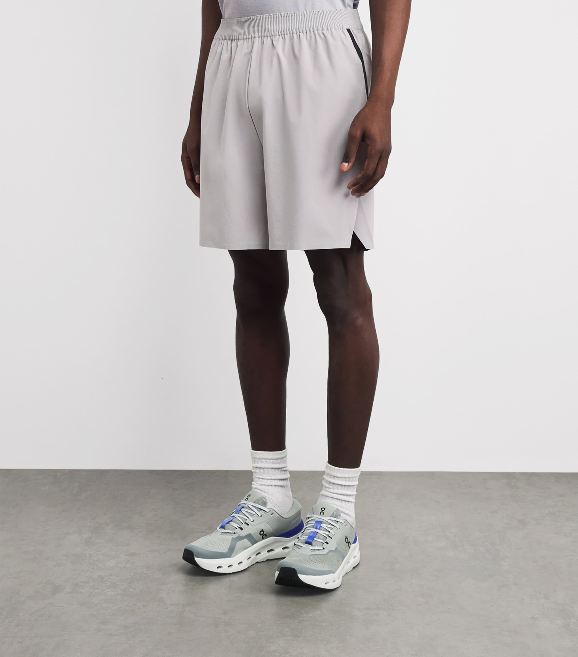 On Mens Train Shorts Alloy Image 4