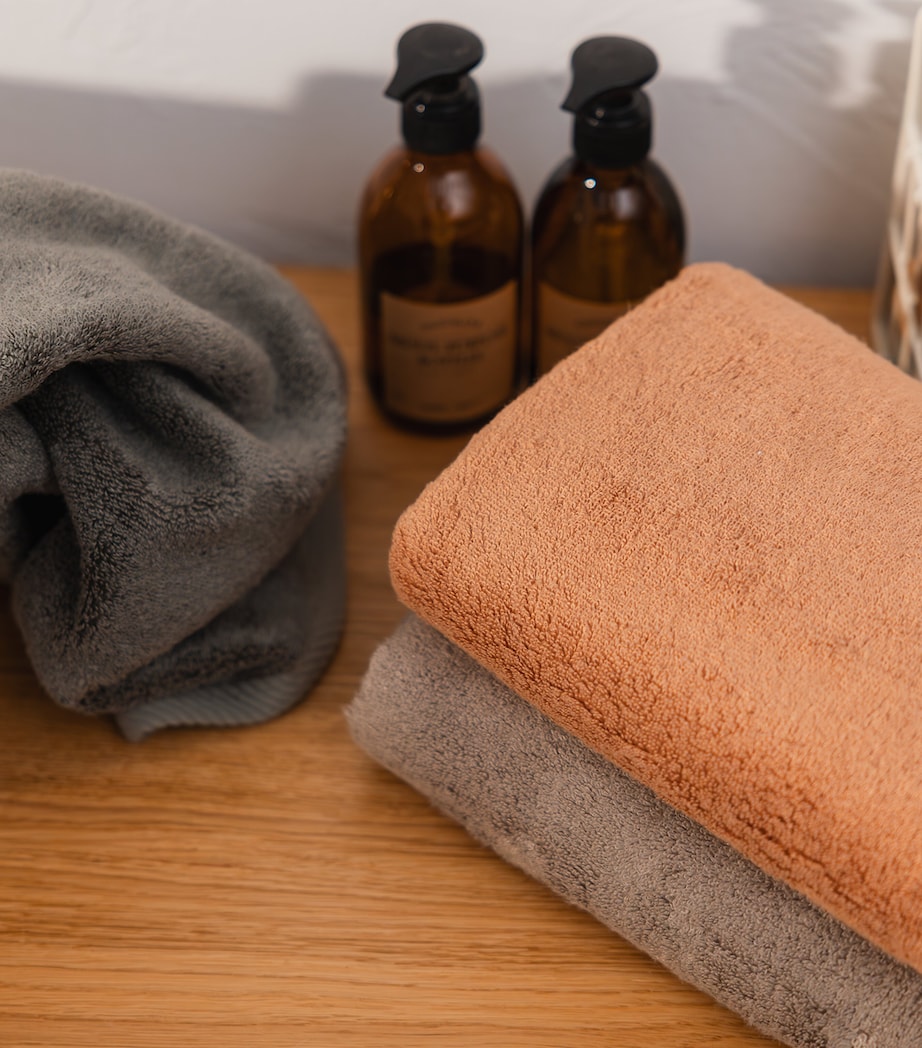 Organic Cotton-Modal Glam Bath Towel (70cm x 140cm) VAPOUR Image 2