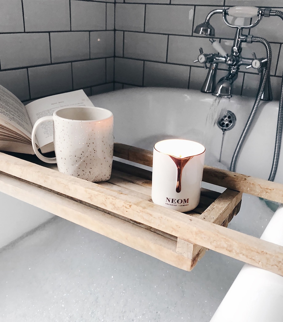 Real Luxury Intensive Skin Treatment Candle (140g) N/A Image 4