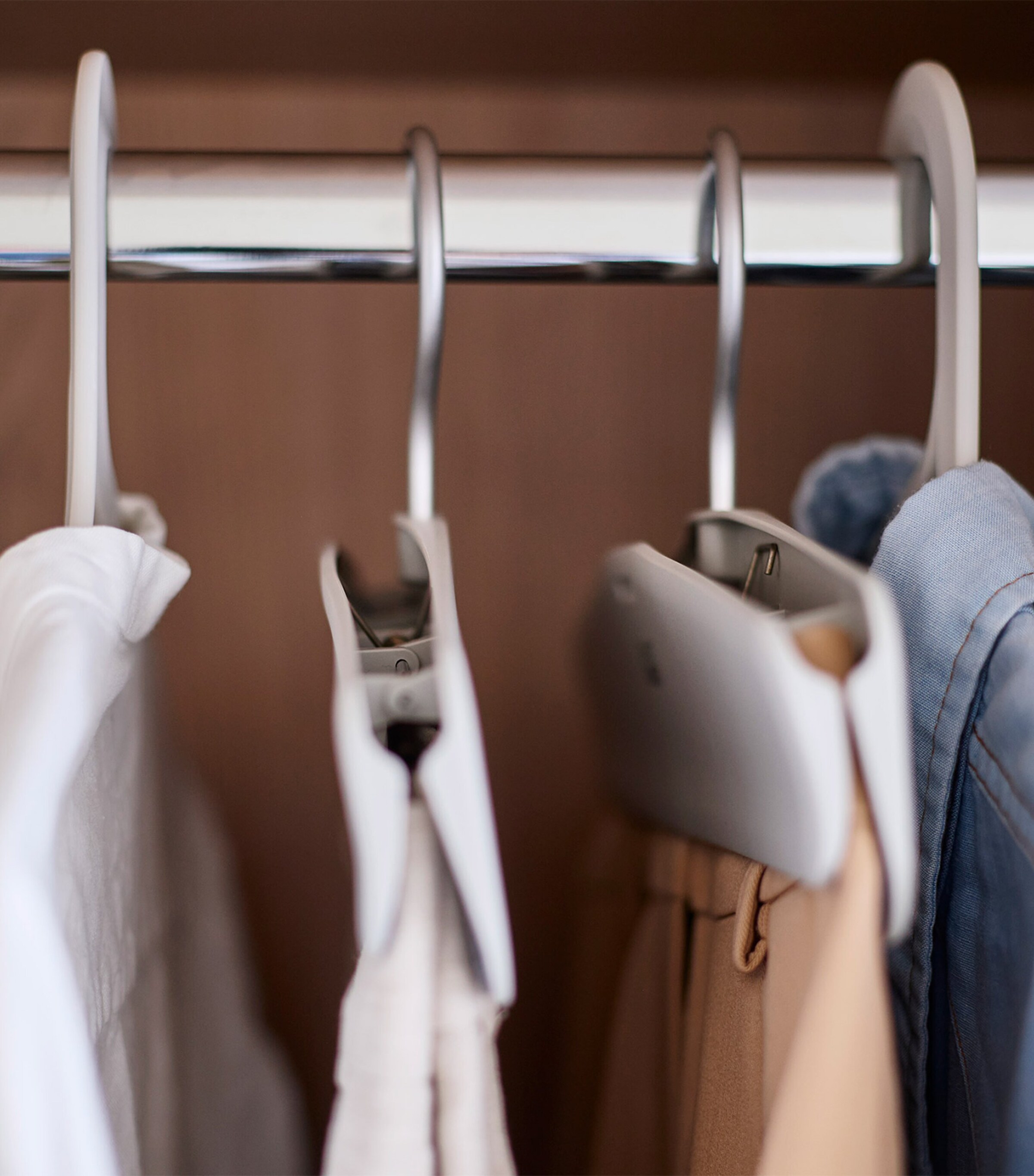 Pack of 2 Orderly Easy-Grip Trouser & Skirt Hangers ECRU Image 5