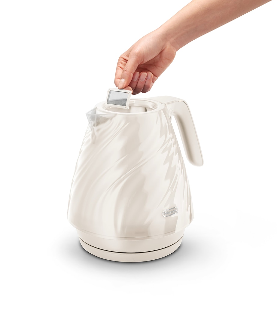 De'Longhi Ballerina Seta Kettle Silky Cream Image 3