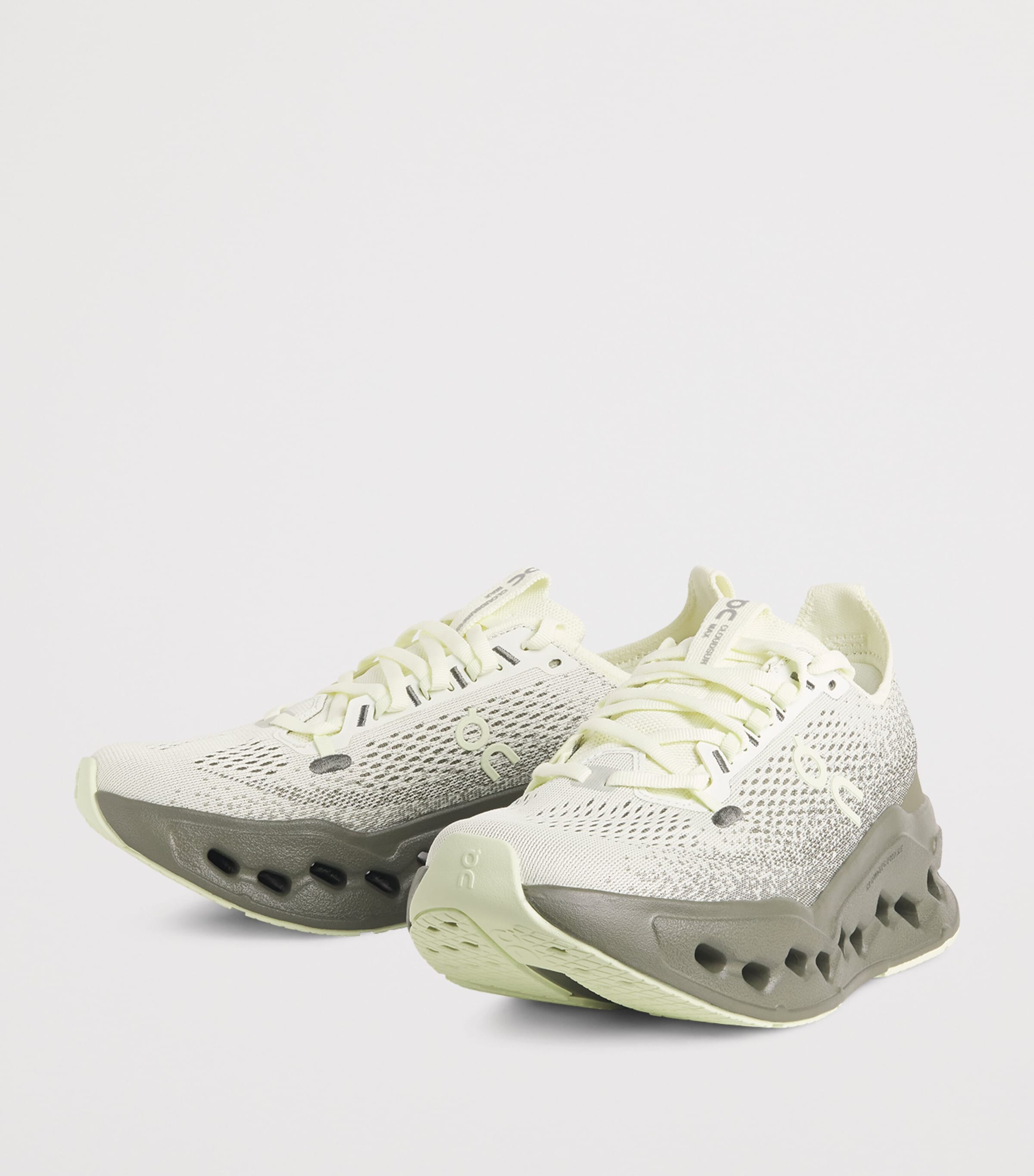 On Cloudsurfer Max Trainers Seedling | Olive Image 3