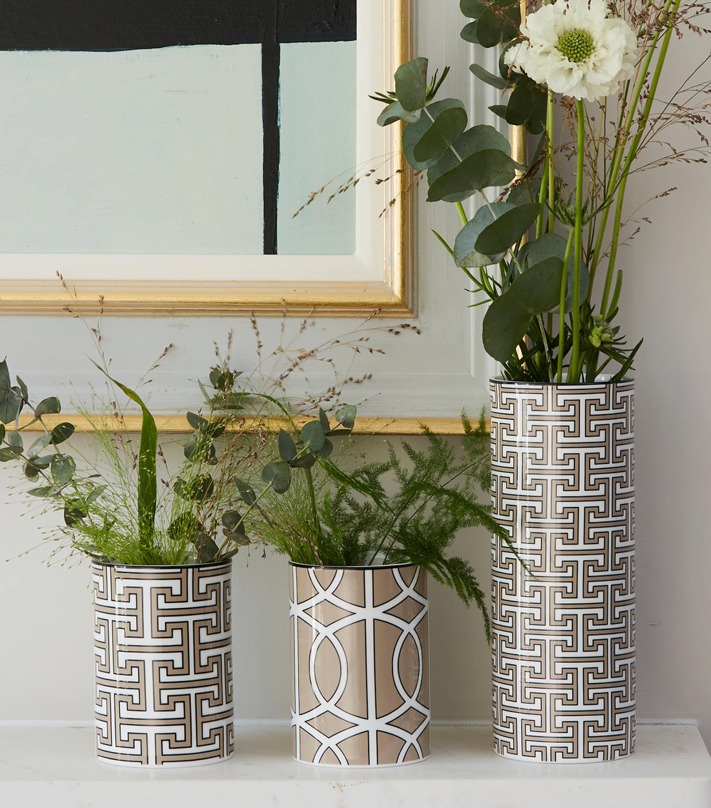 Bone China Loop Vase (11.5cm) TRUFFLE/WHITE Image 3