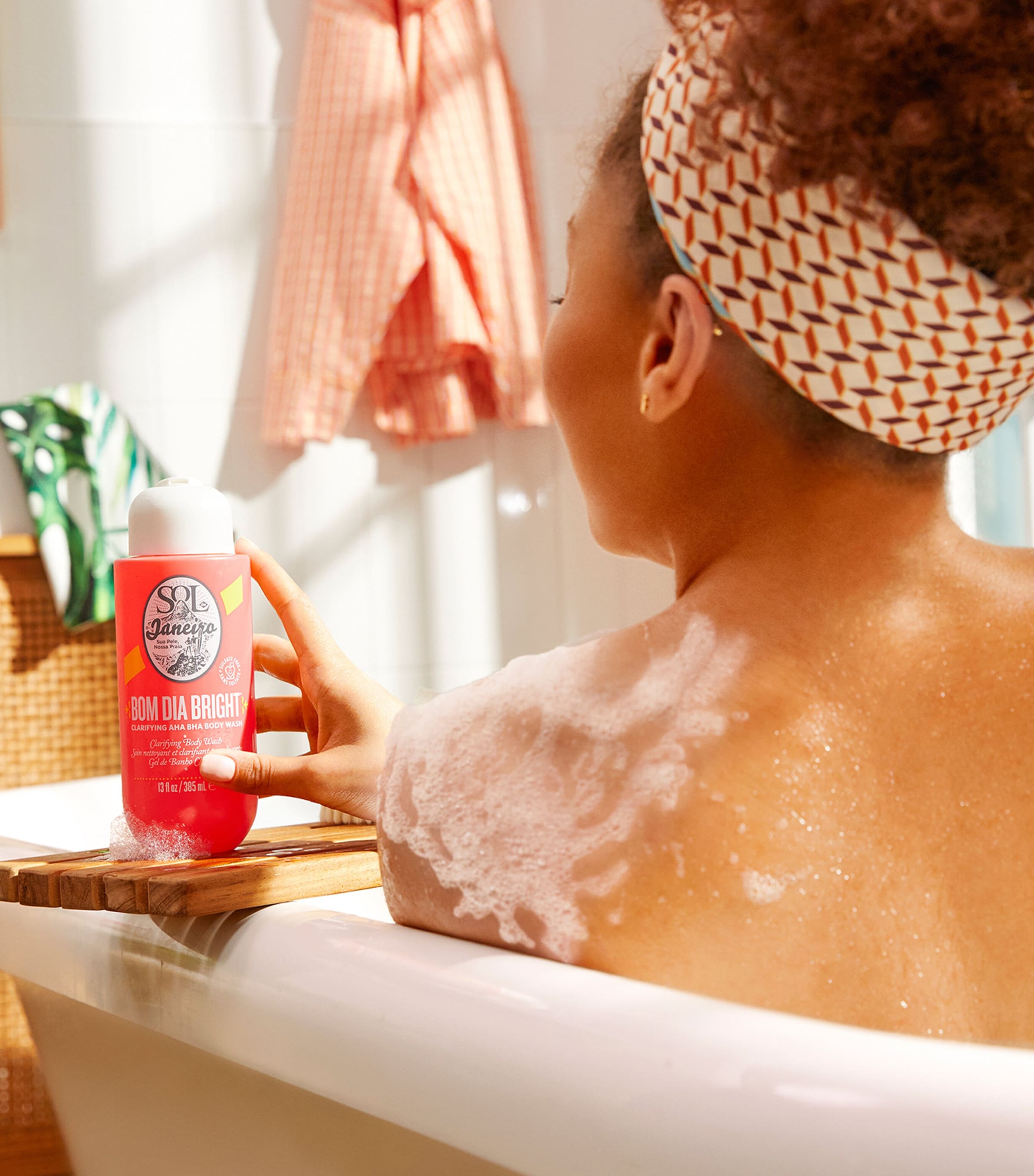 SOL DE JANEIRO Bom Dia Bright Body Wash (385ml) | Bath & Shower | Shower Gels | Designers | SOL DE JANEIRO SOL DE JANEIRO Bom Dia Bright Body Wash (385ml) | Bath & Shower | Shower Gels | Designers | SOL DE JANEIRO