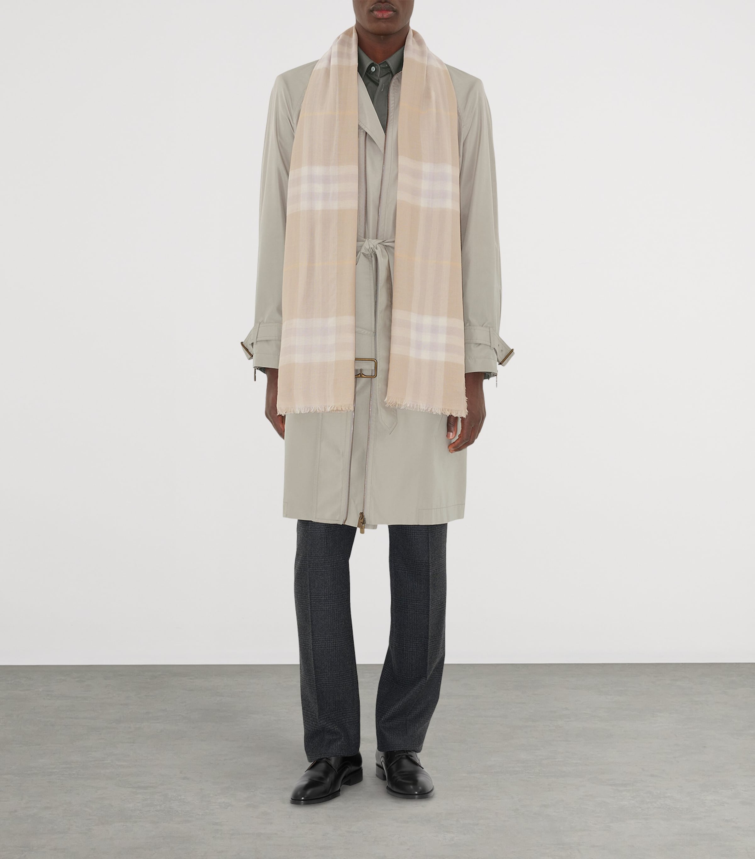 Wool Wide Check Scarf SMOKE GREY Image 4