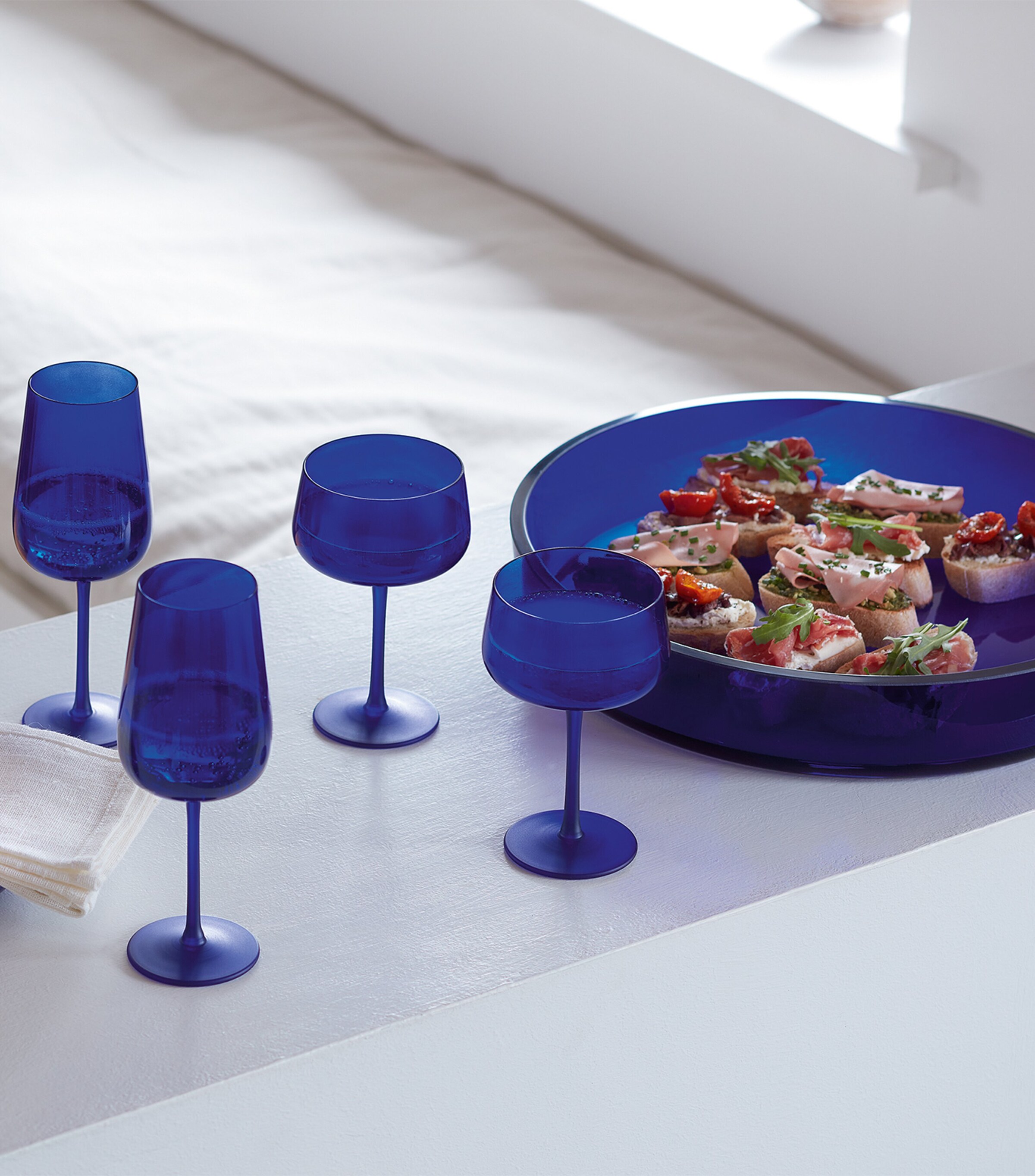 LSA International Set of 2 Arc Contrast Flute Glasses (280ml) Blue Image 4