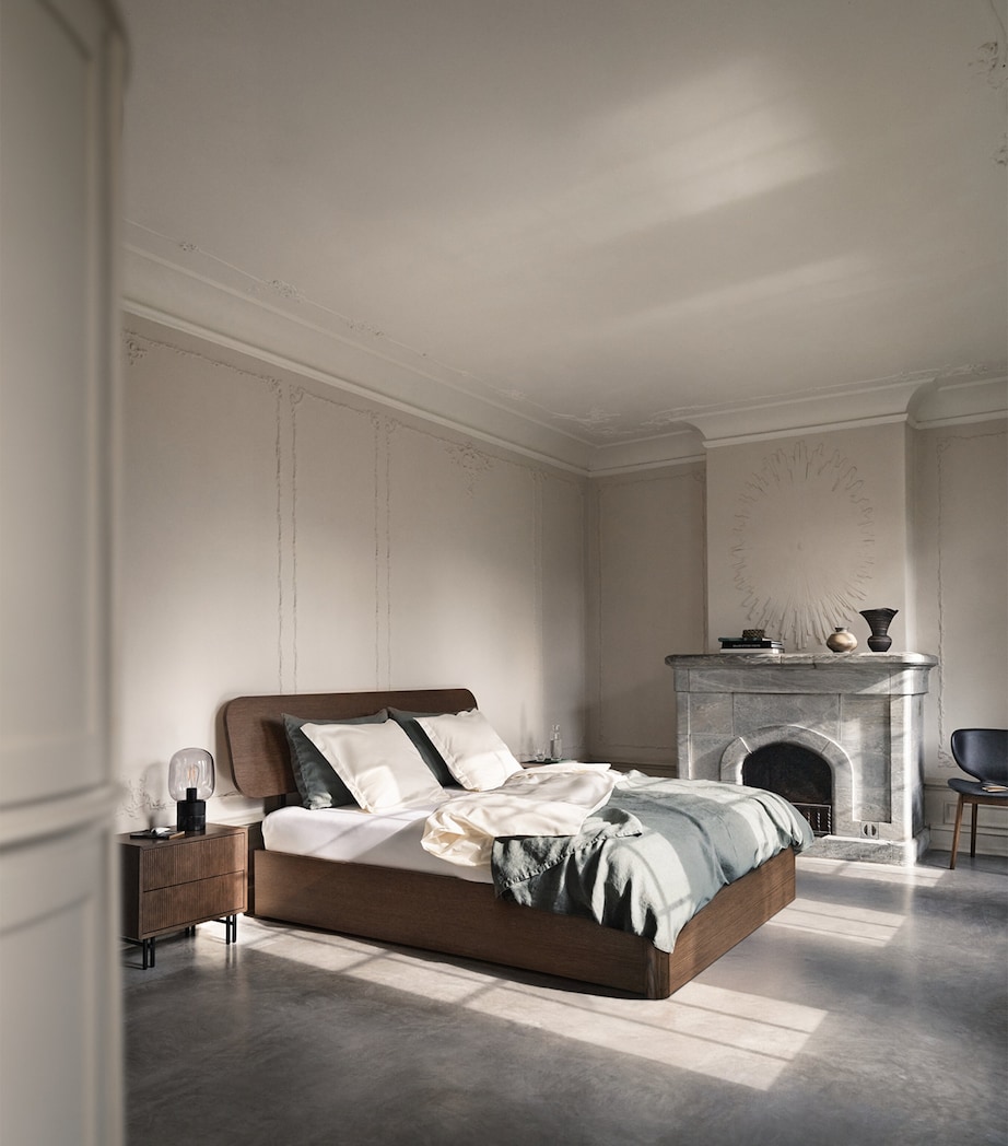 BoConcept Oak Element Queen Bed Dark Oak Image 2