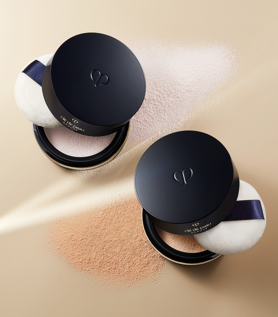Translucent Loose Powder LIGHT Image 4