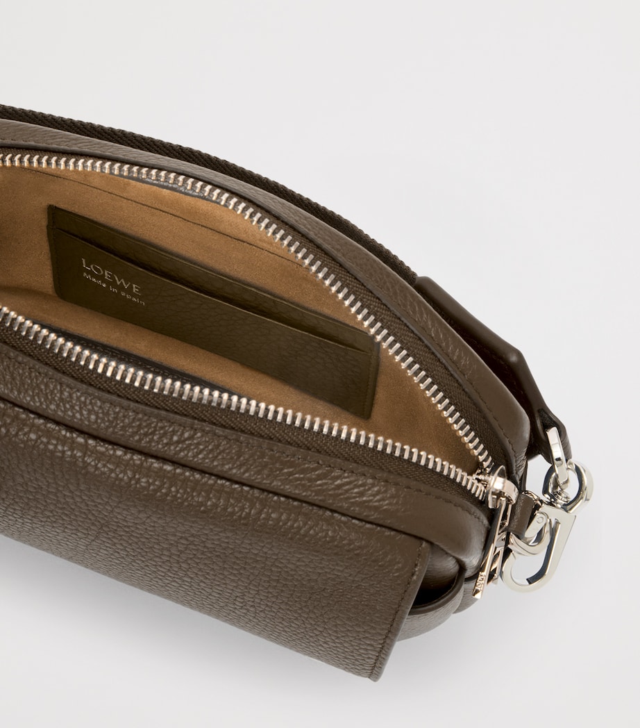 Small Leather Pebble Messenger Bag TUNDRA Image 3