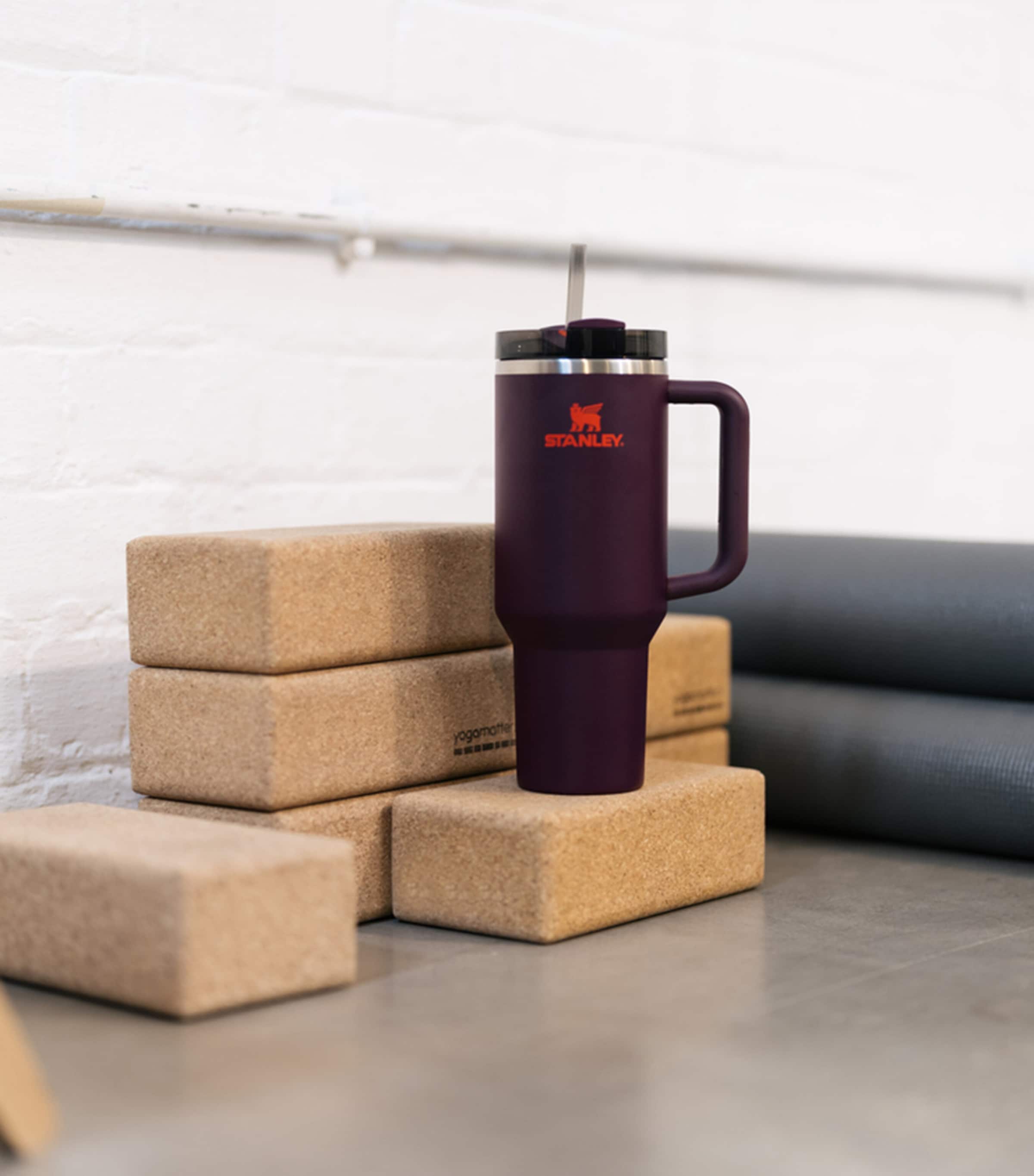 Quencher H2.0 Flowstate Tumbler (1.18L) PLUM Image 2