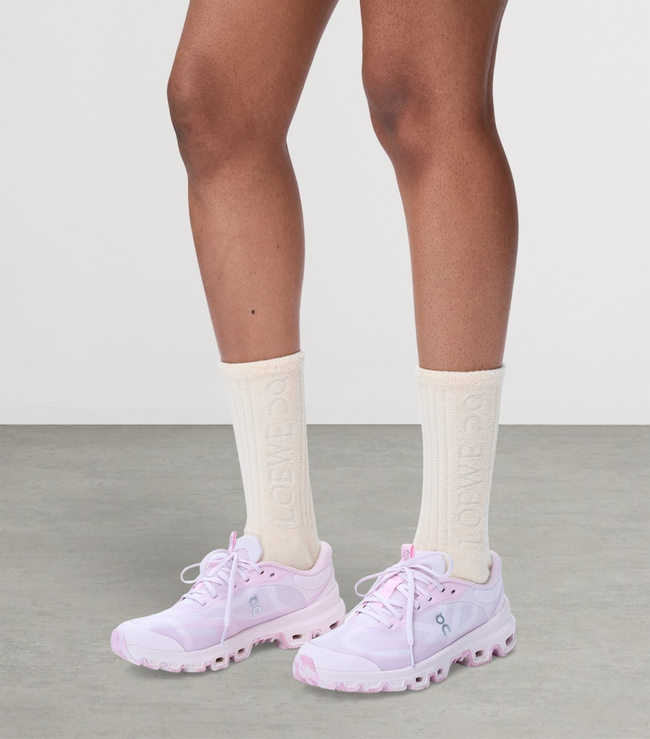 x On Cloudventure 2.0 Trainers PALE PINK Image 2