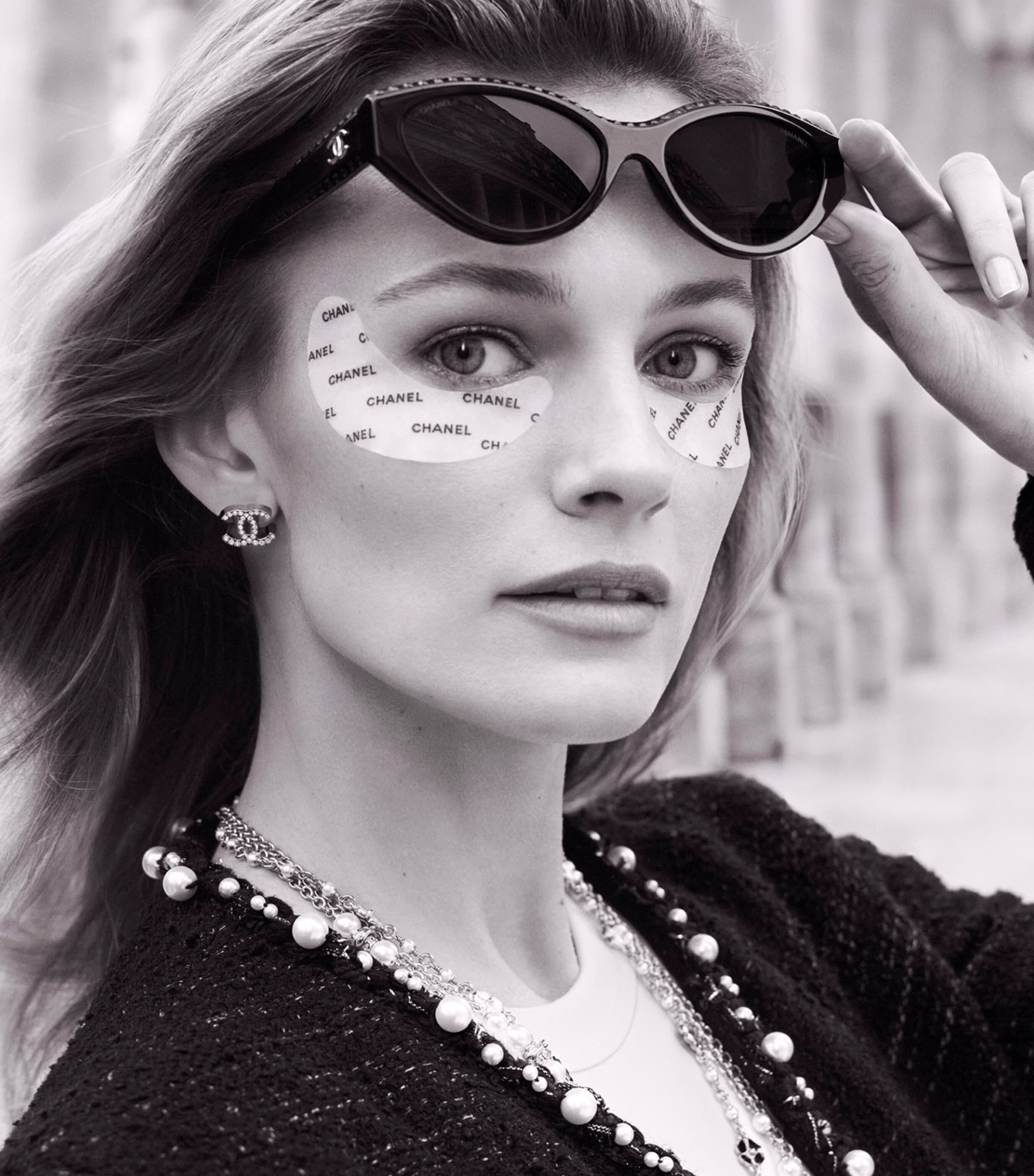 CHANEL LE LIFT Under Eye Patches Image 2