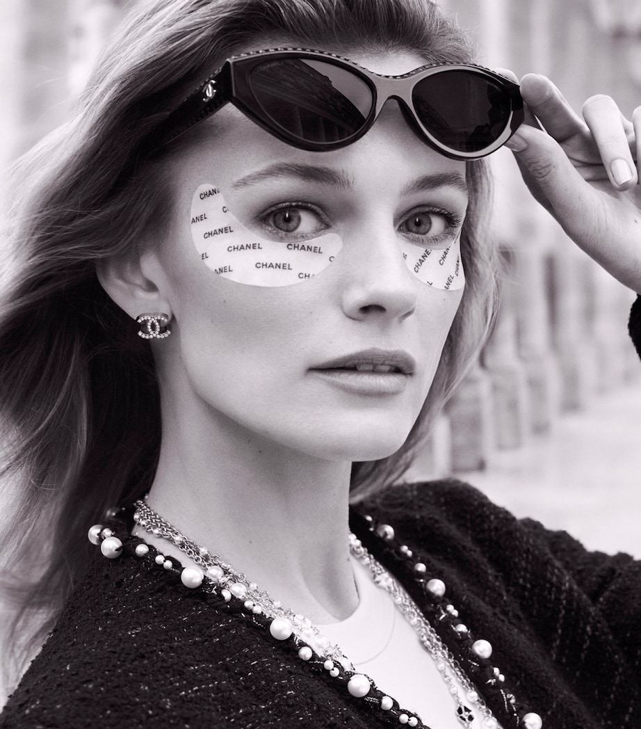 CHANEL LE LIFT Under Eye Patches Image 2