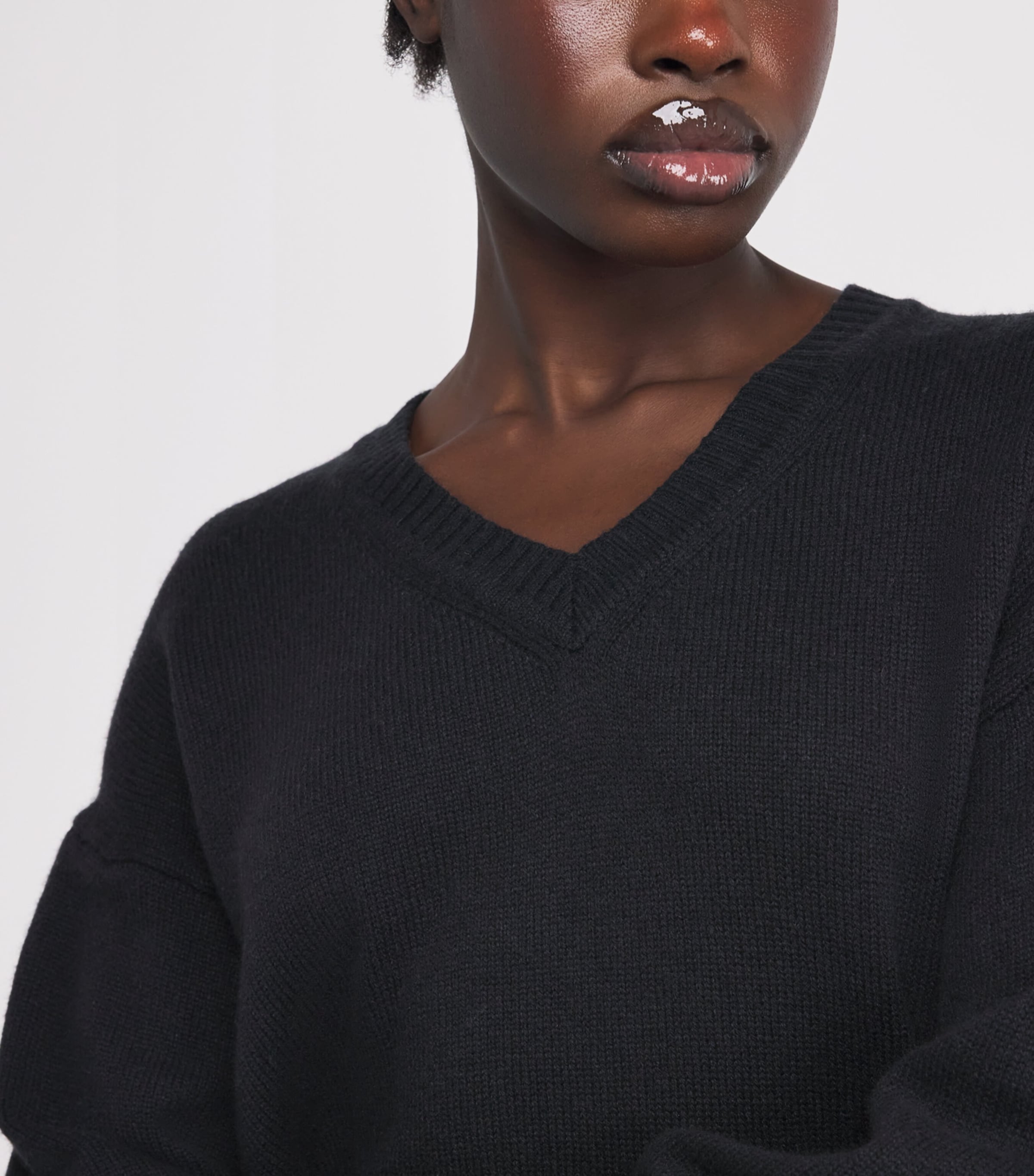 Skims Womens Wool-Cashmere Blend V-Neck Sweater Onyx Image 6