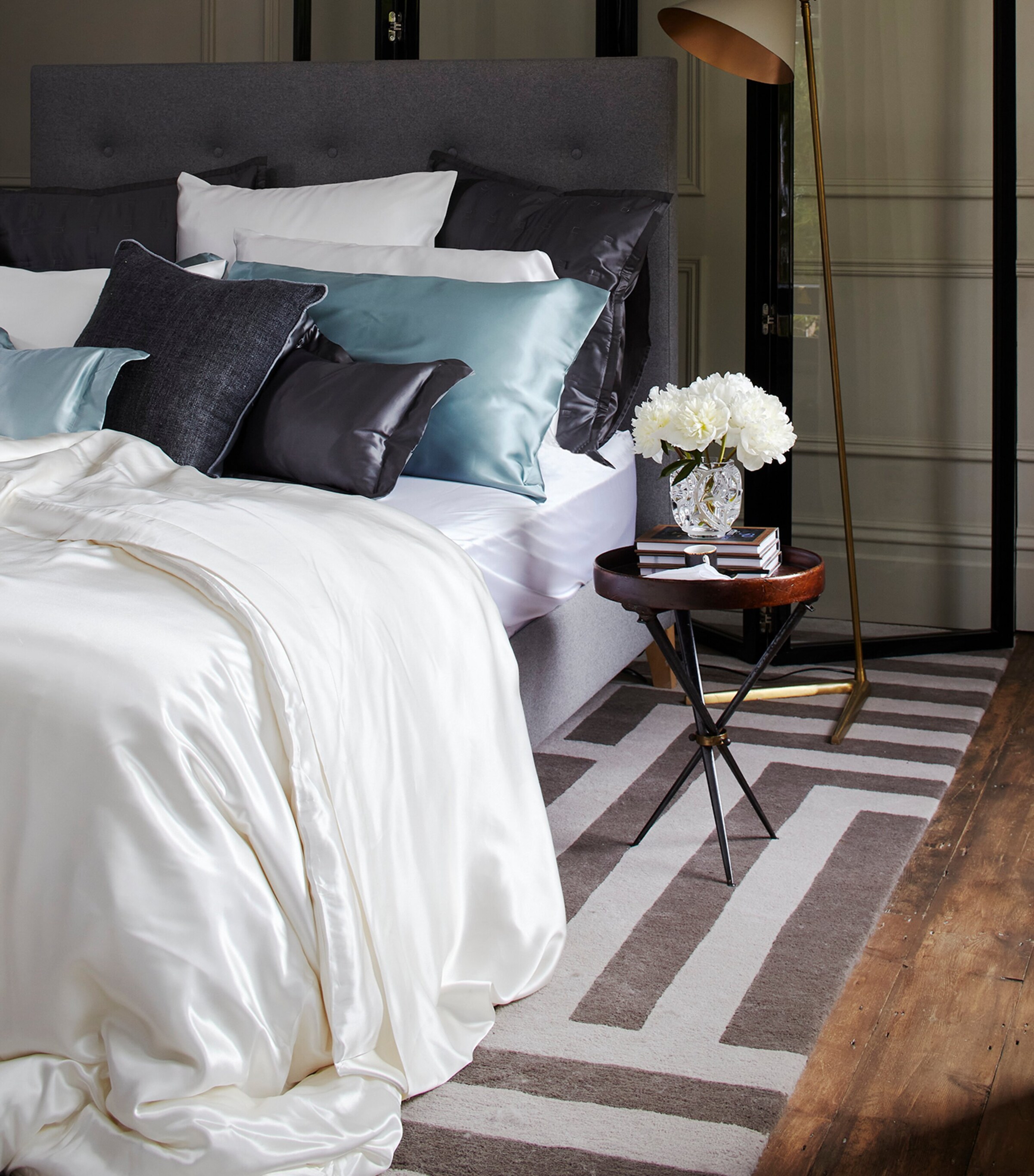 Silk King Fitted Sheet (150cm x 200cm) IVORY Image 2