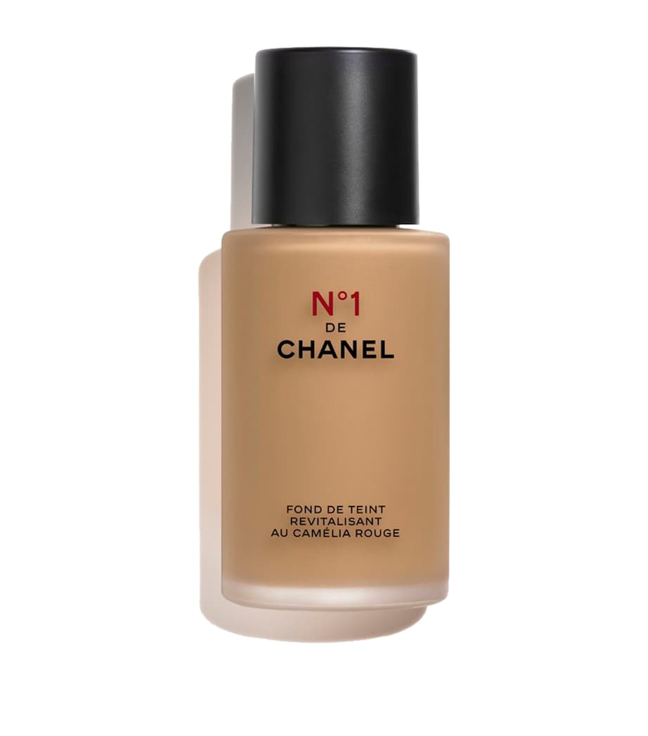 CHANEL N°1 DE CHANEL Revitalizing Foundation Nude Image 1