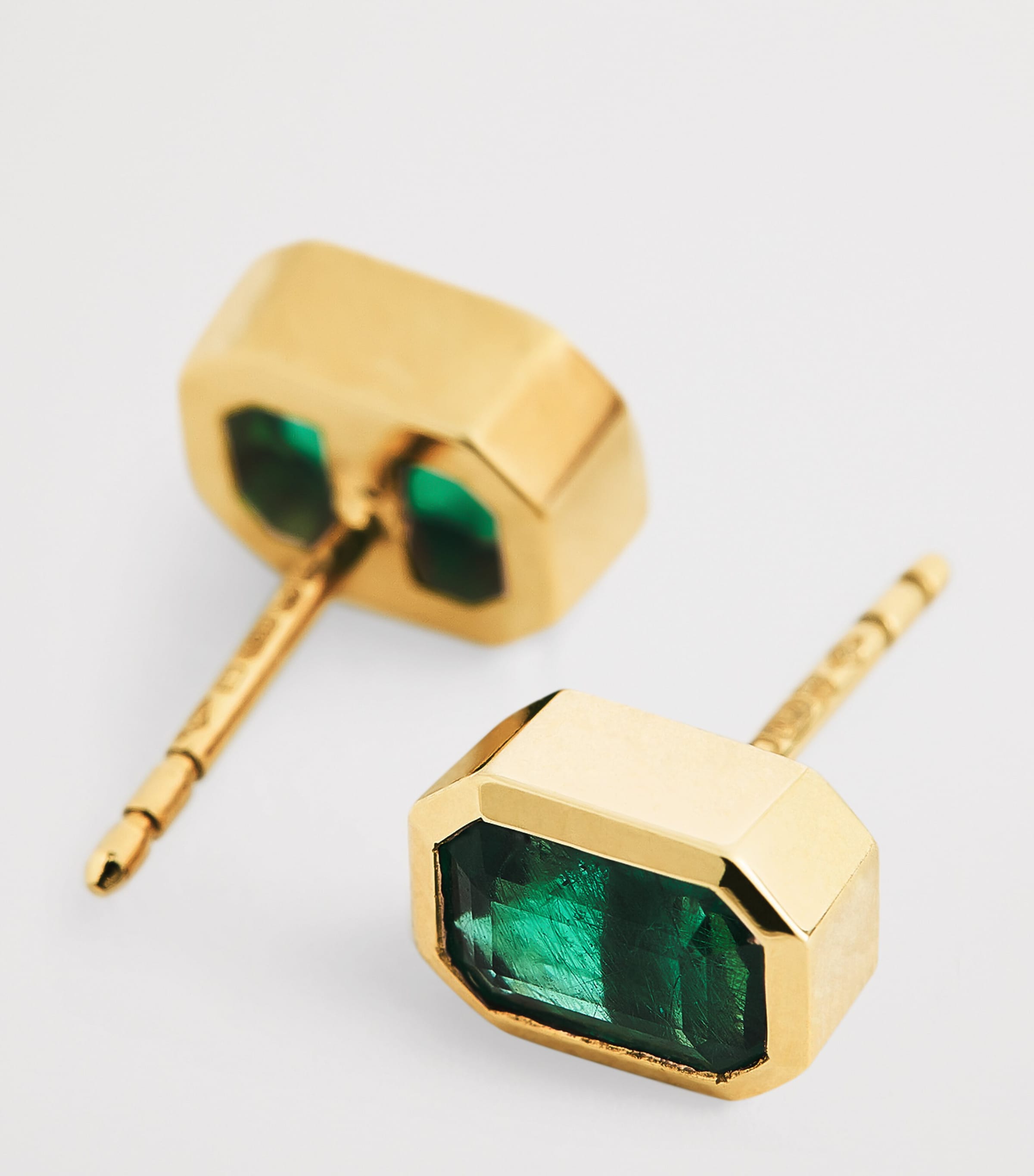 Medium Yellow Gold and Emerald Stud Earrings YELLOW GOLD Image 5