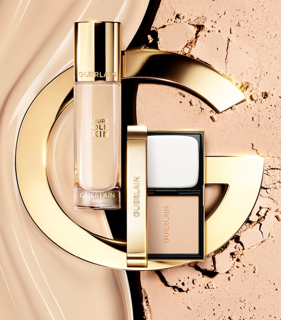 Parure Gold Skin Control Matte Compact Foundation 0C Image 7