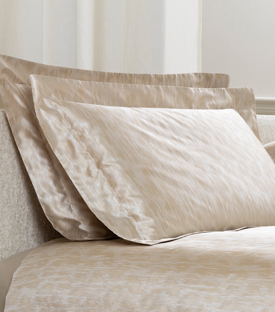Frette Silk Luxury Sway Oxford Pillowcase (51cm x 71cm) Milk/golden B Image 3