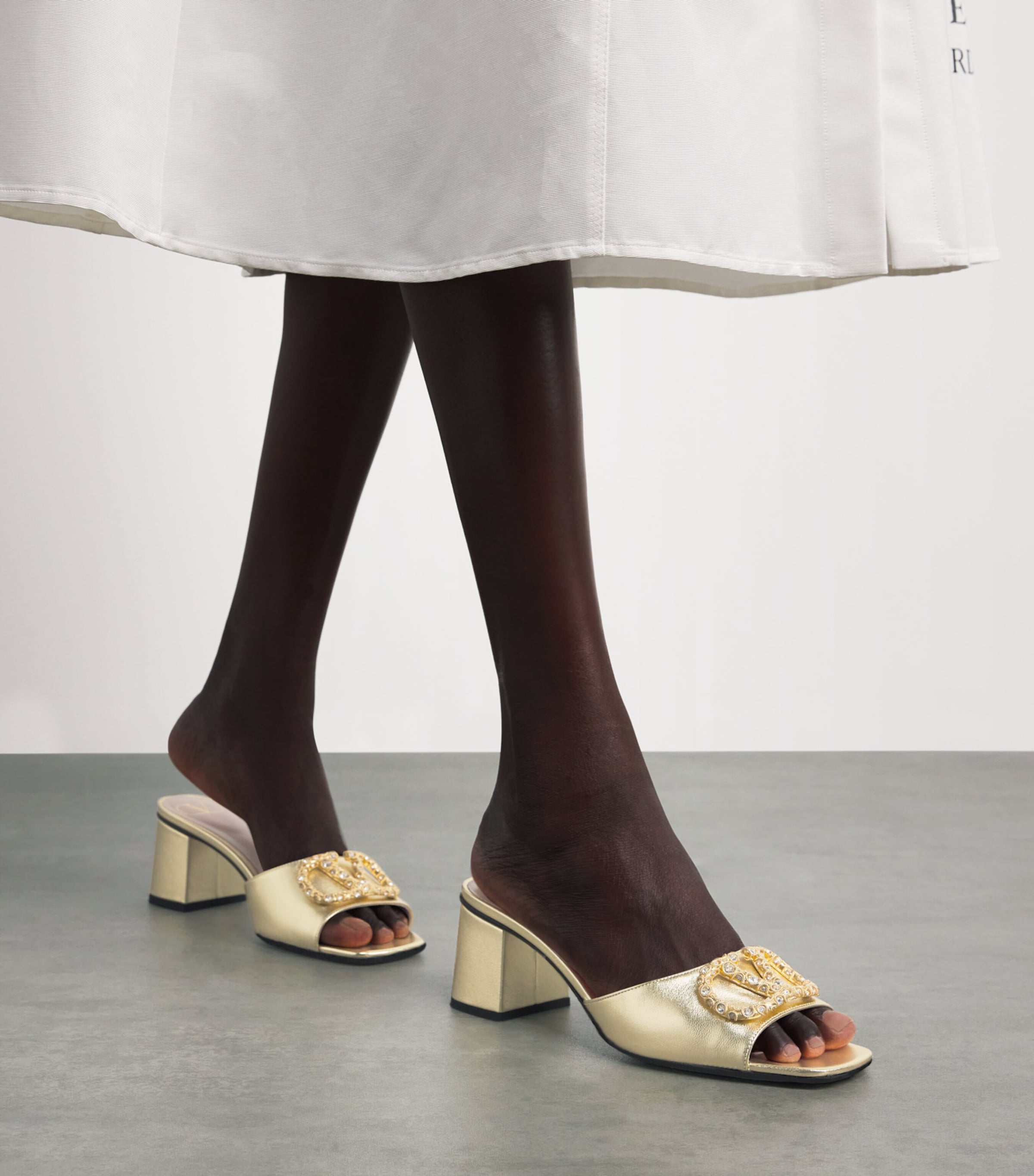 Valentino Garavani Leather VLogo Mules 60 Gold Comb Image 2