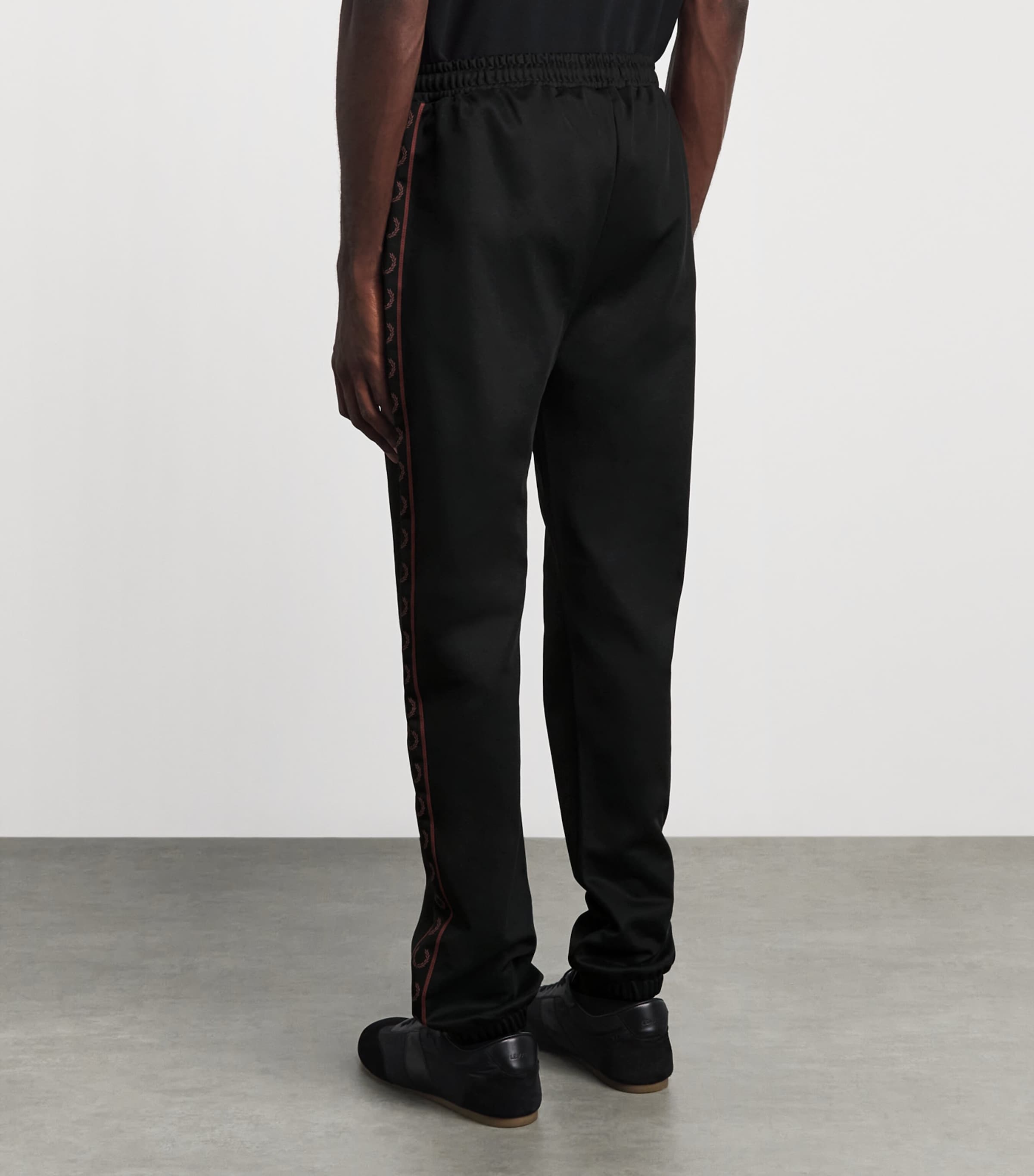 Fred Perry Mens Contrast Tape Wreath Sweatpants Black Image 5
