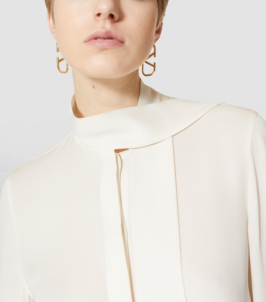 VLOGO Stud Earrings CS4 Image 4