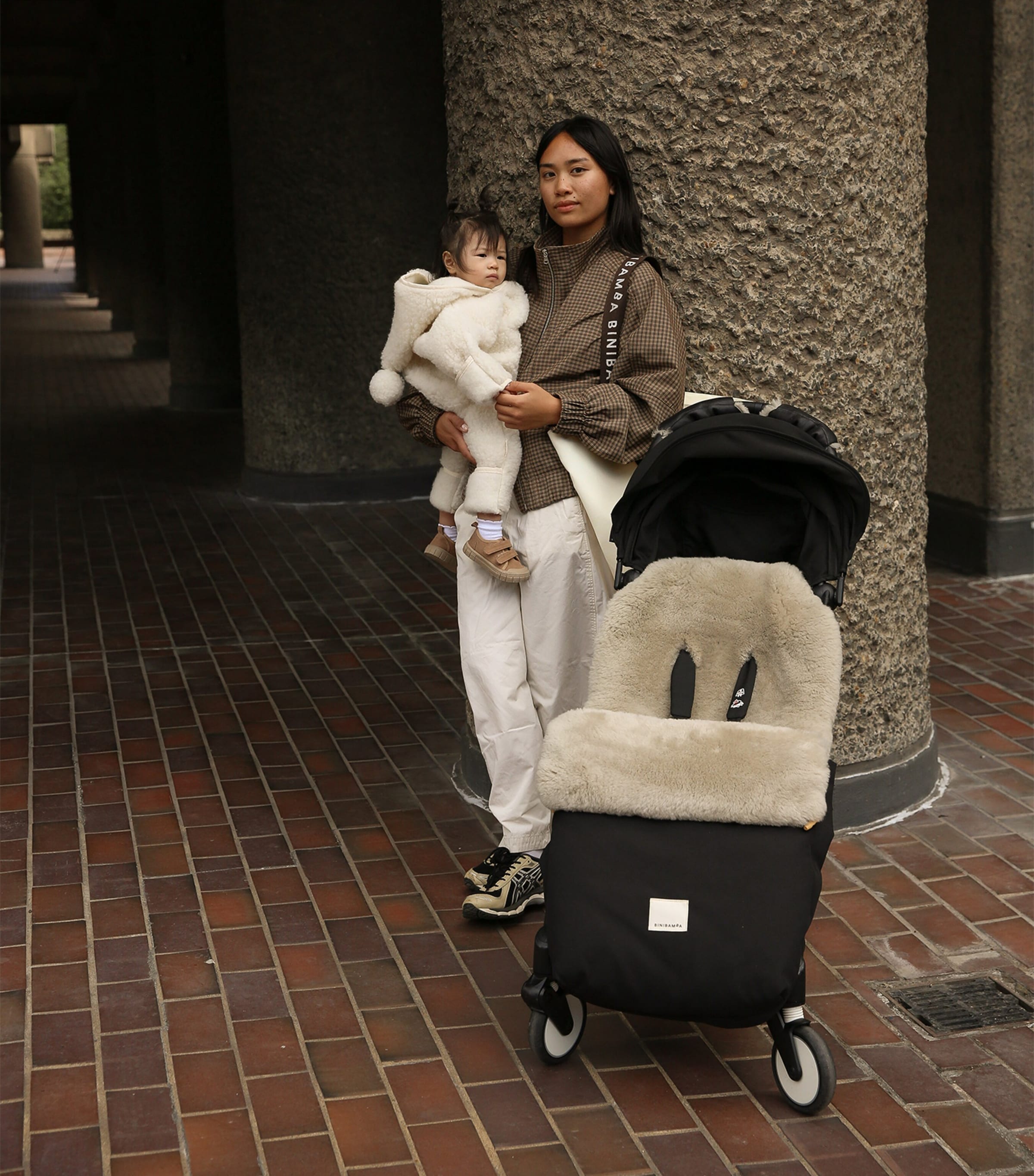 Binibamba Sheepskin-Lined Puffmuff Noir & Toast Image 2