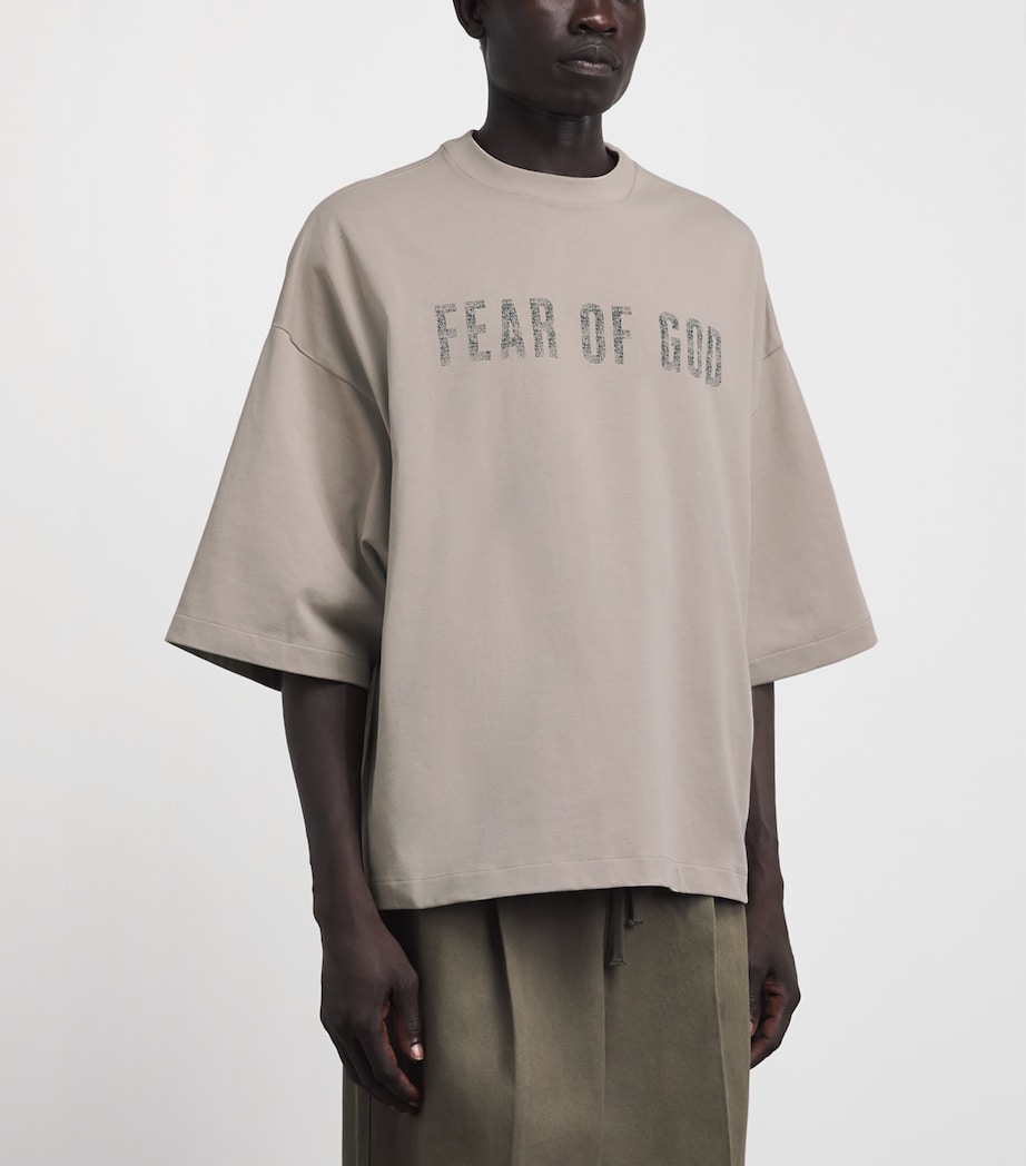 FEAR OF GOD ESSENTIALS Mens Cotton Boxy Merch T-Shirt Seal Image 4