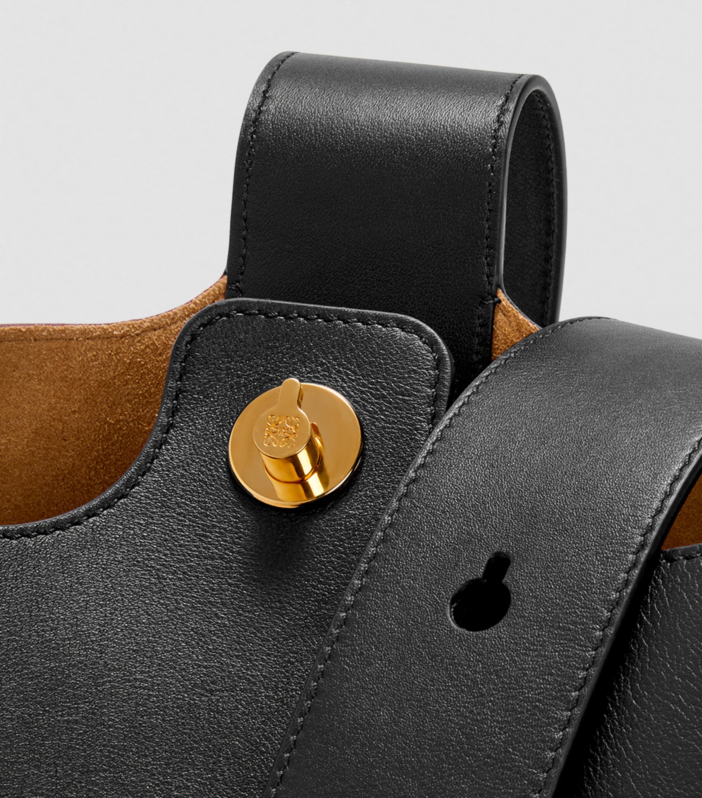 Medium Pebble-Calfskin Bucket Bag BLACK Image 8