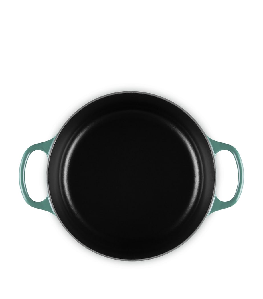 Cast Iron Elphaba Embossed Casserole Dish (24cm) GREEN Image 4