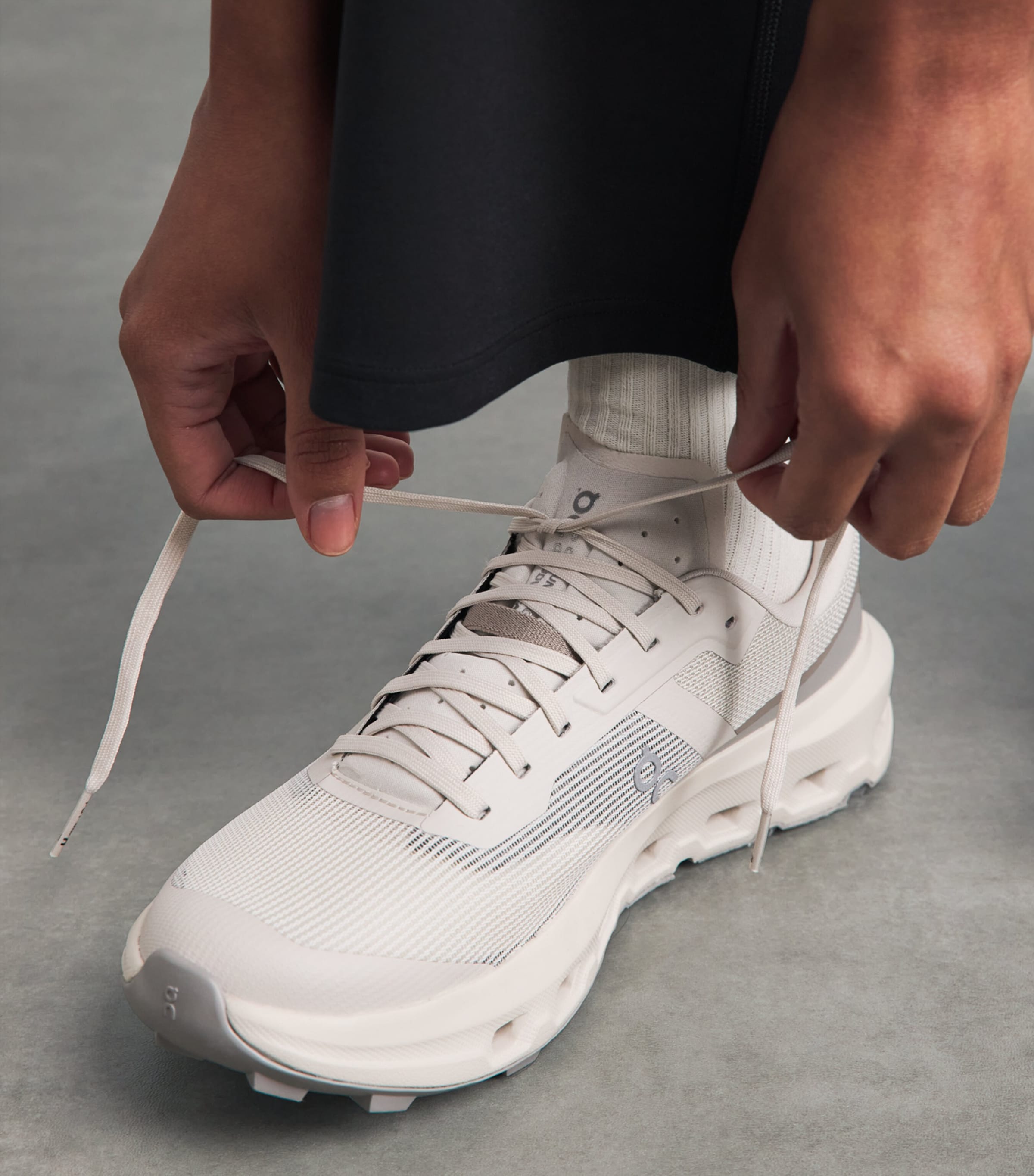 On Womens Cloudvista 3 Trainers Pearl | Cinder Image 2