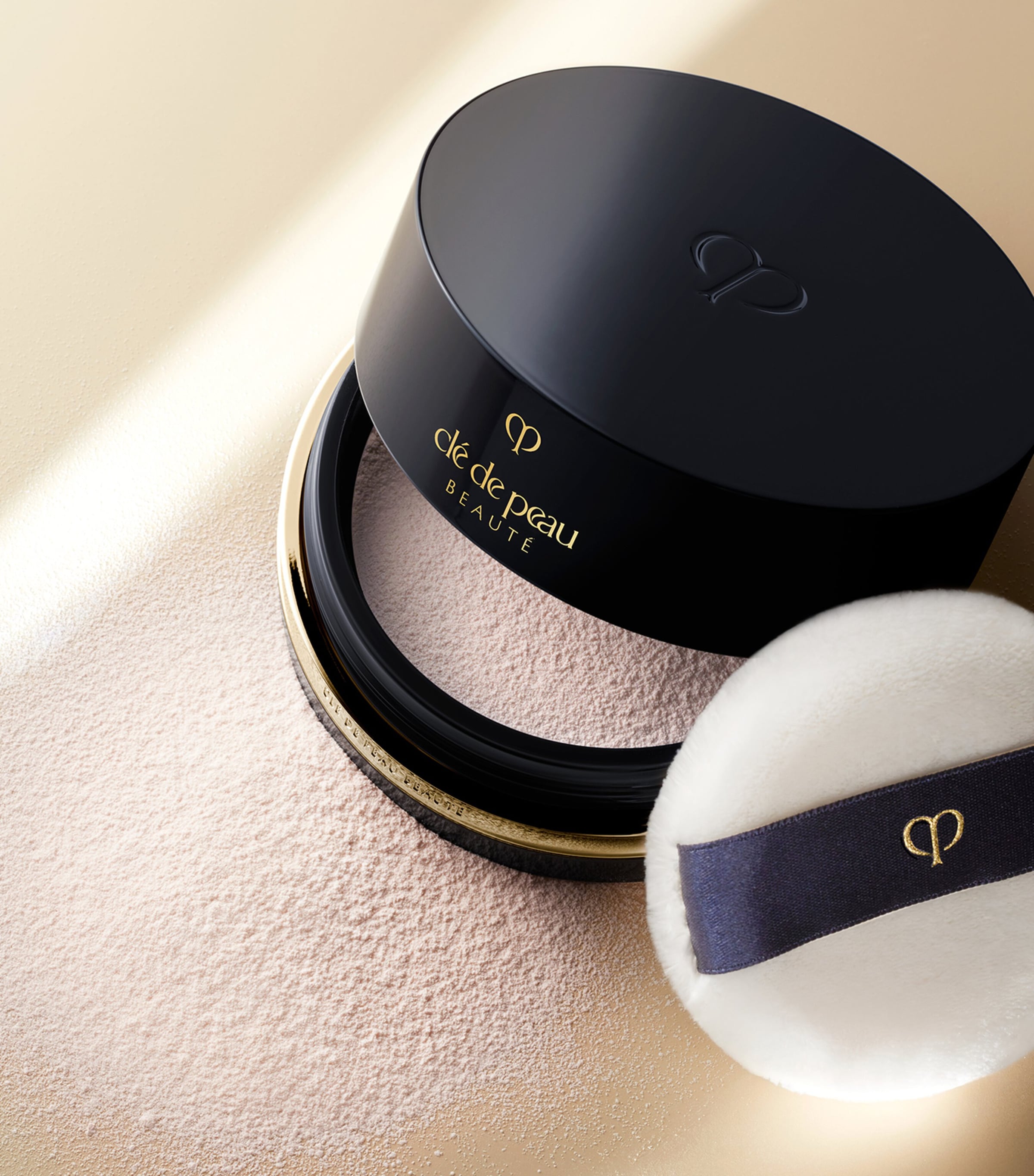 Clé de Peau Beauté Translucent Loose Powder | Harrods UK