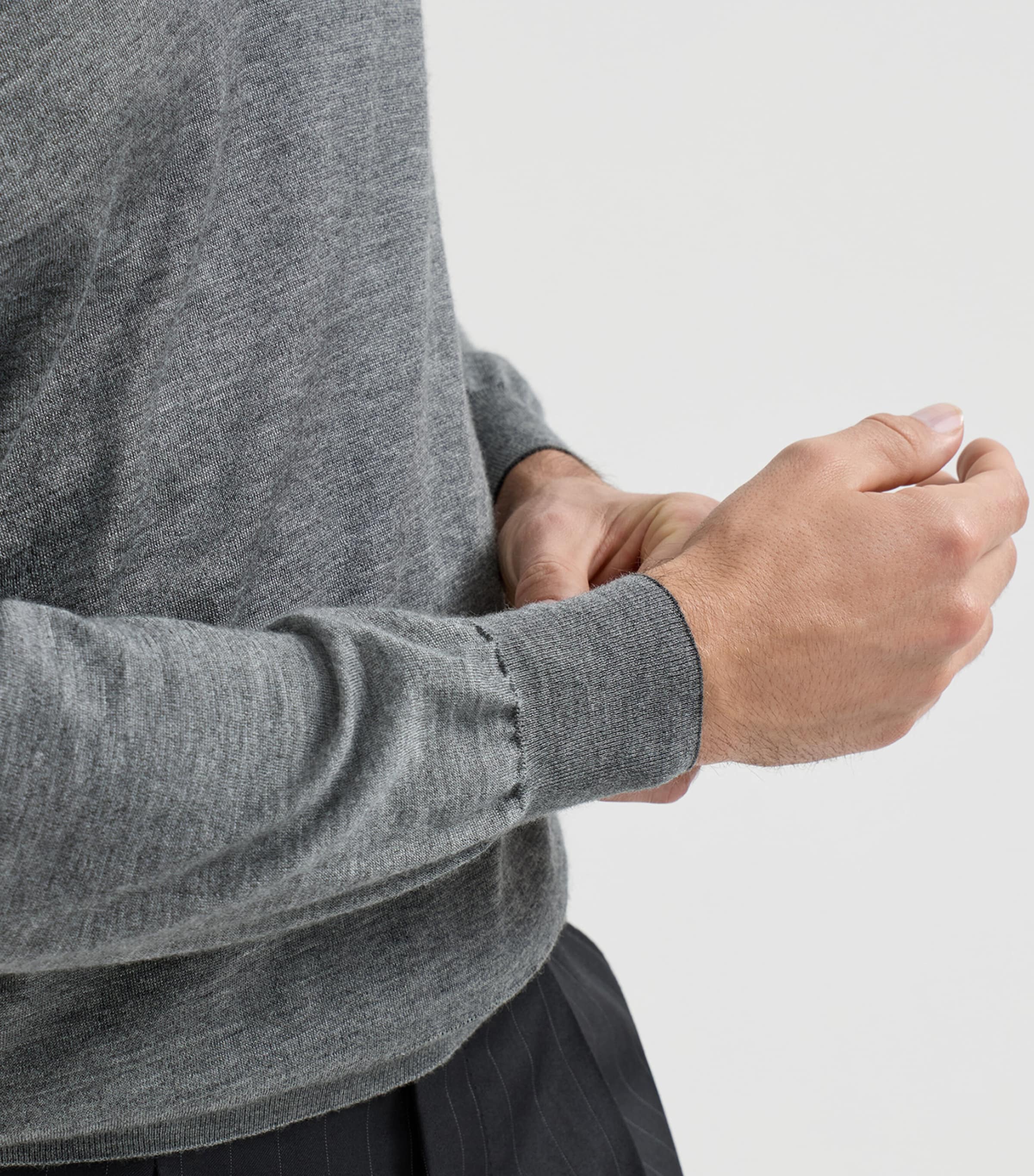 Brunello Cucinelli Mens Cashmere-Silk V-Neck Sweater Image 6