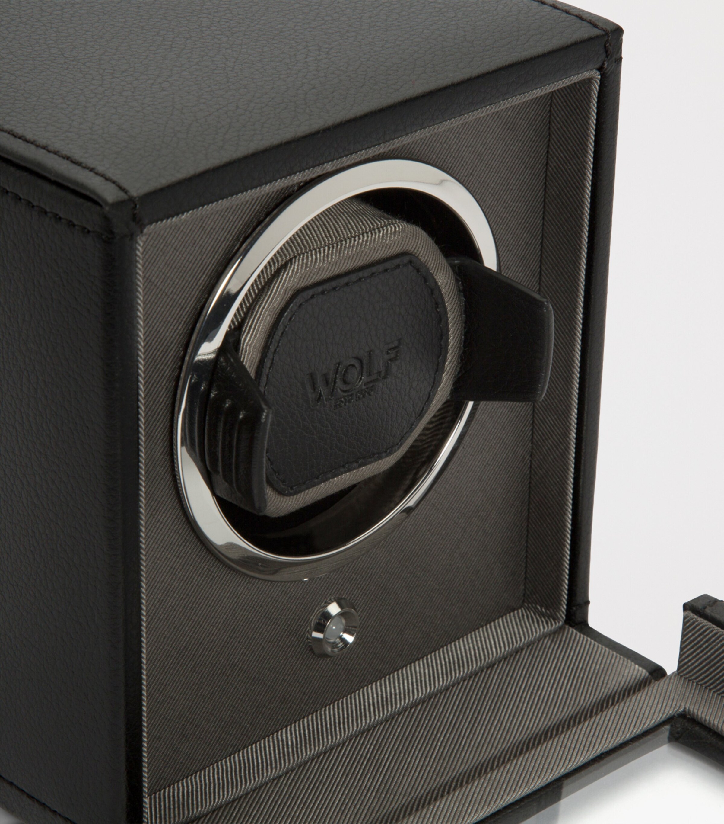 WOLF Cub Watch Winder with Cover Black Image 5