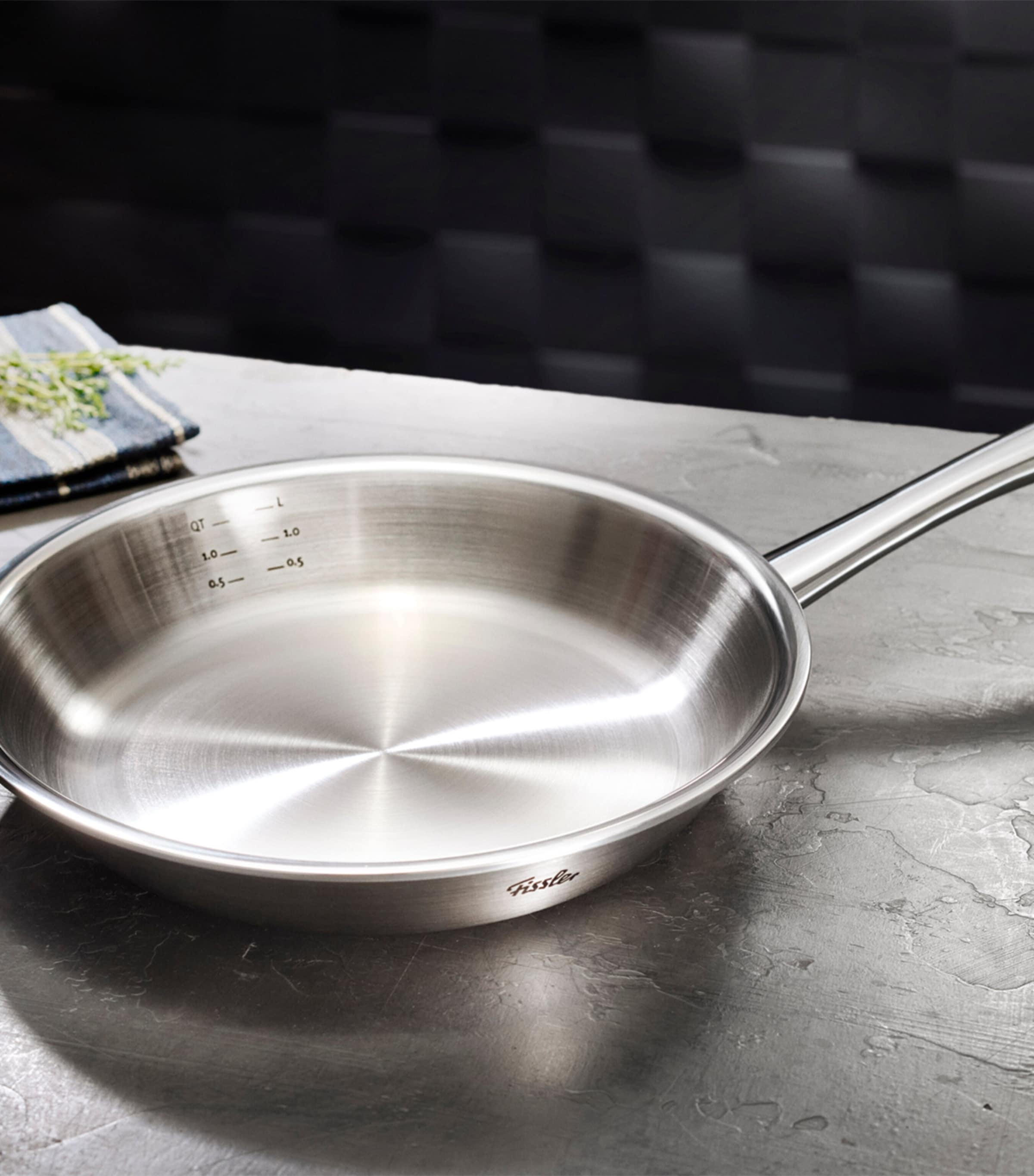 Stainless Steel M5 Pro-Ply Frying Pan (26cm) GREY Image 4