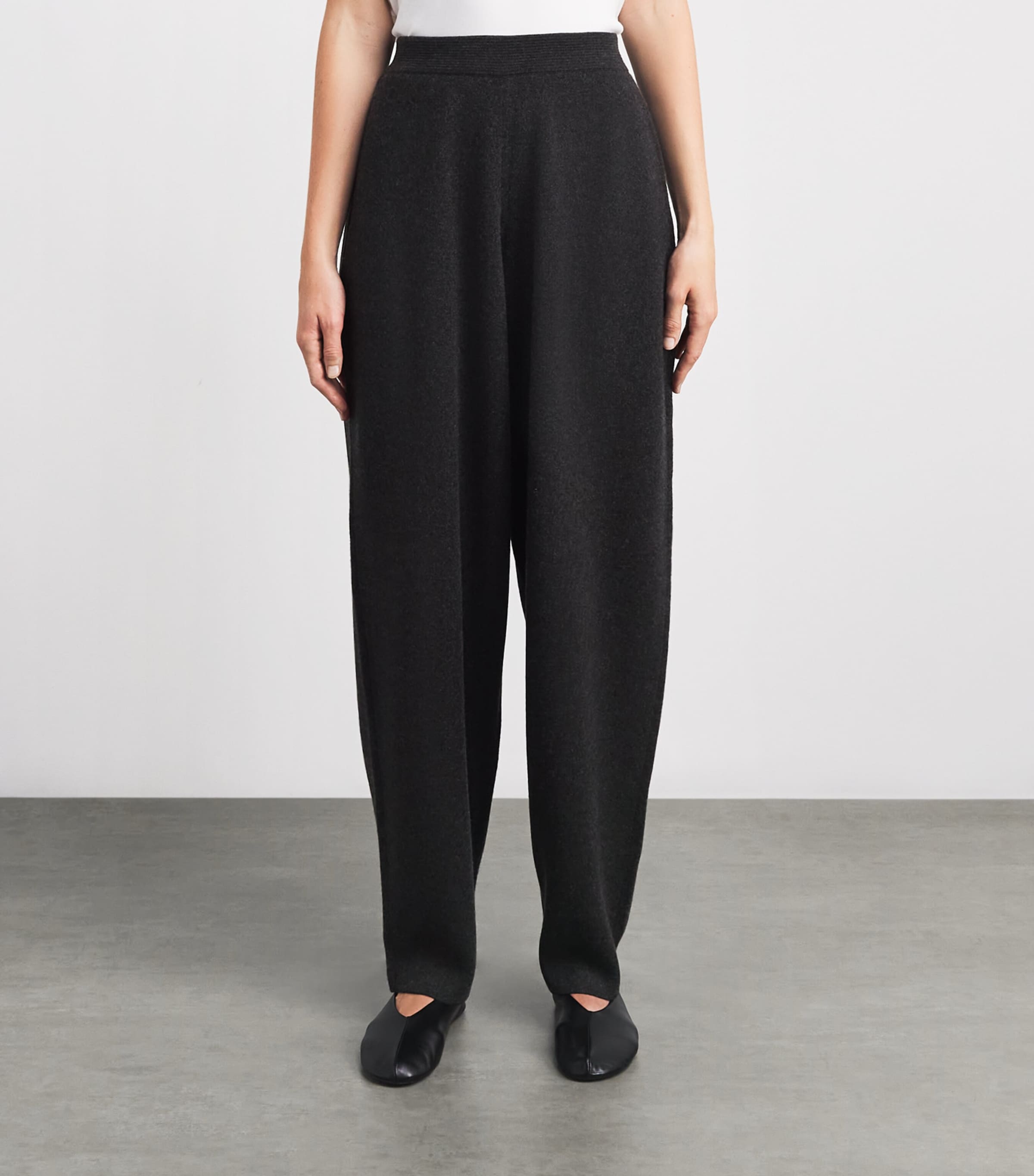 arch 4 Womens Cashmere Hayden Barrel Trousers Dark Charcoal Image 4