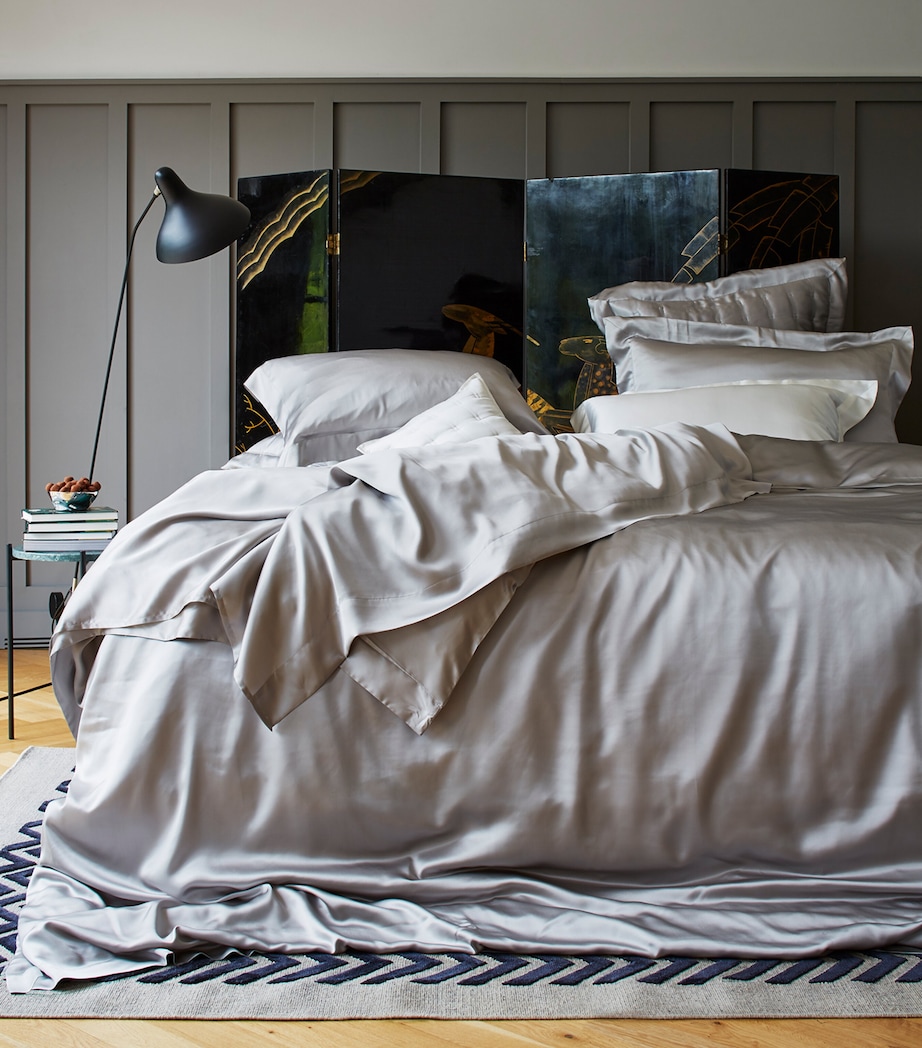 Silk Square Pillowcase (65cm x 65cm) SILVER GREY Image 3