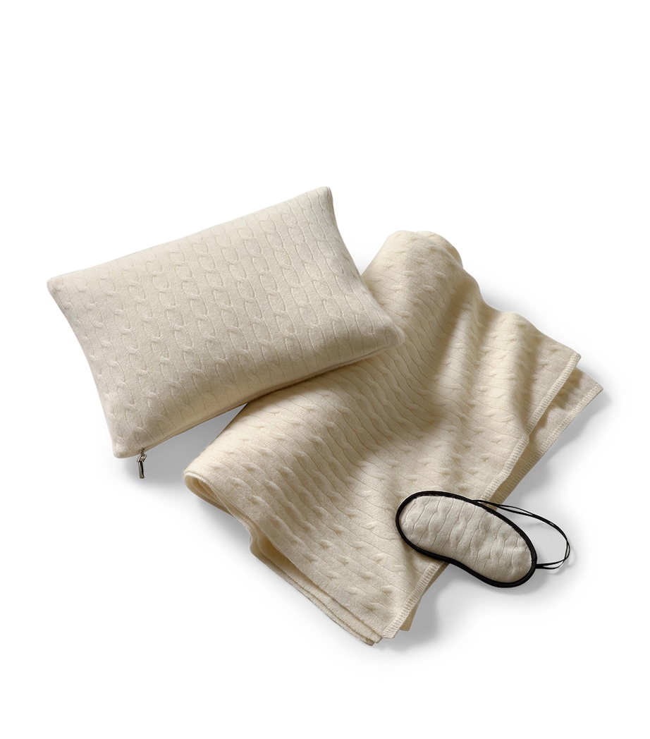 Cashmere Cable-Knit Travel Set REGATTA CREAM Image 1